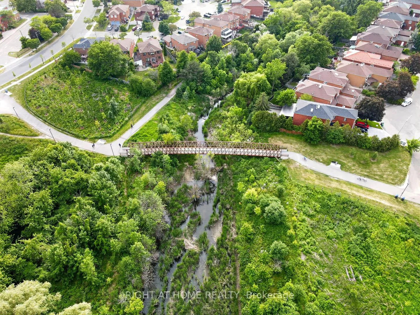 Photo 42 of 247 Glenn Hawthorne Boulevard, Mississauga, Hurontario — HOMEH