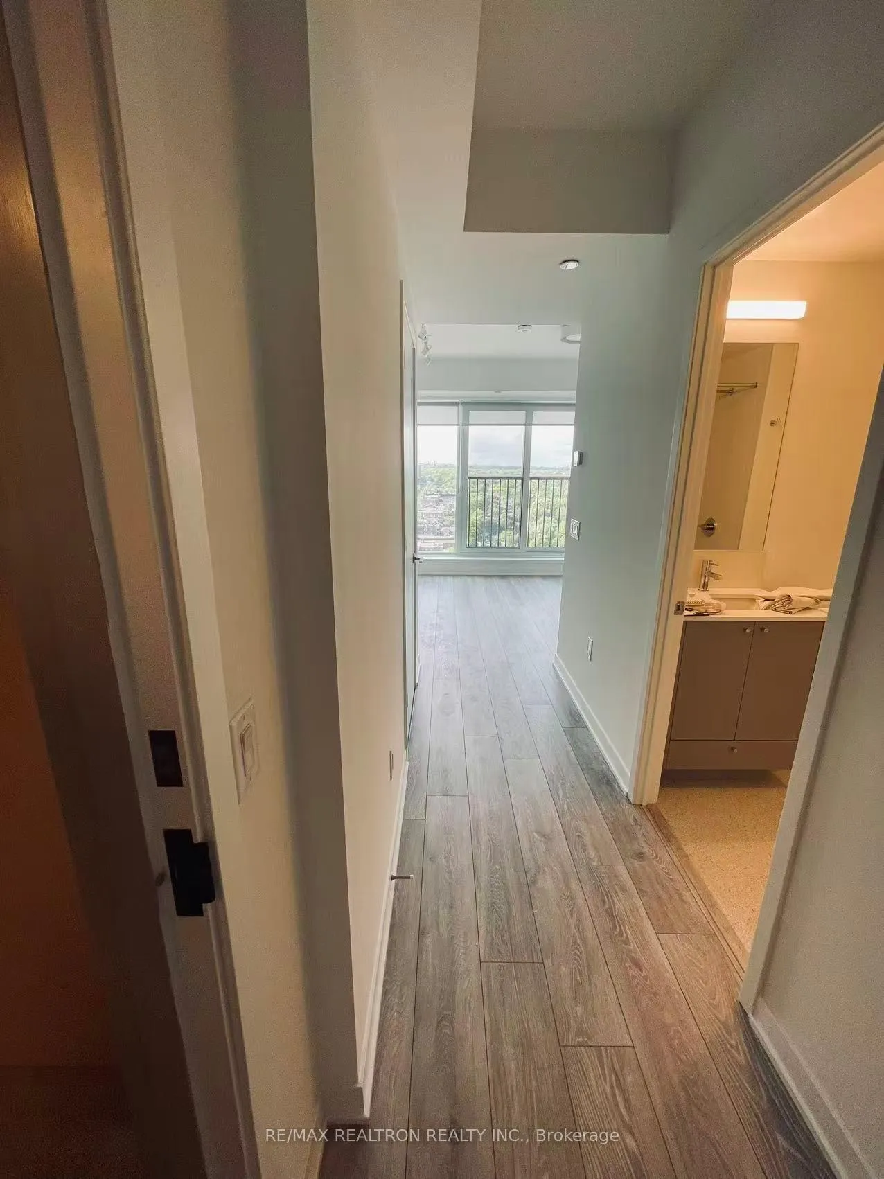 Photo 6 of Unit 1710, 10 Oak Street, Toronto, Regent Park — HOMEH