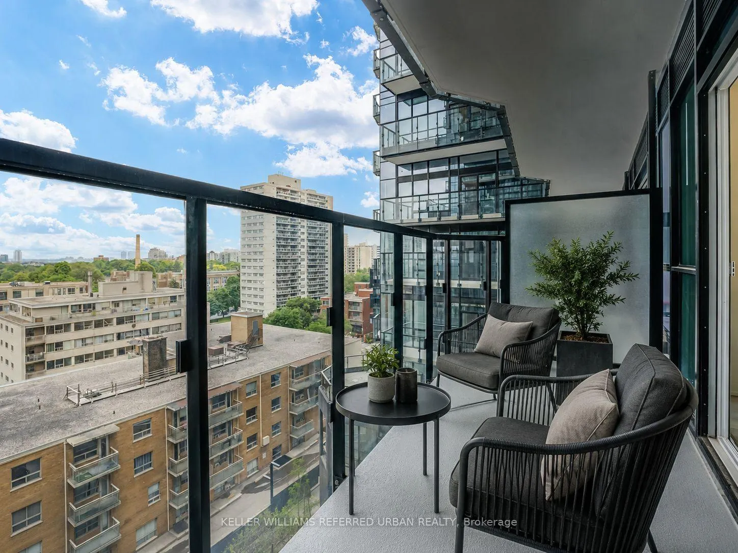 Photo 4 of Unit 710, 110 Broadway Avenue, Toronto, Mount Pleasant West — HOMEH
