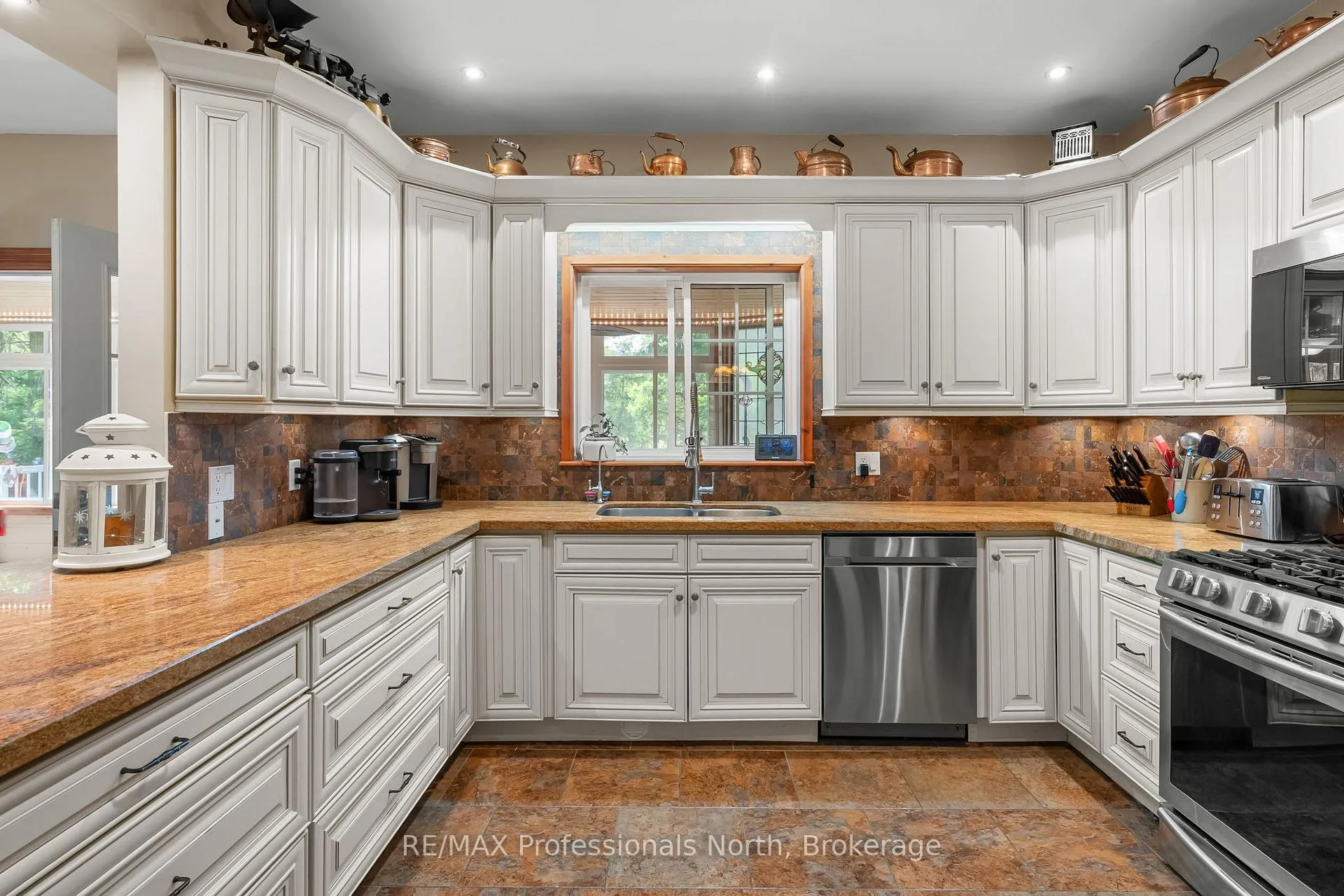 Photo 40 of 22 Knowles Crescent E, Seguin — HOMEH