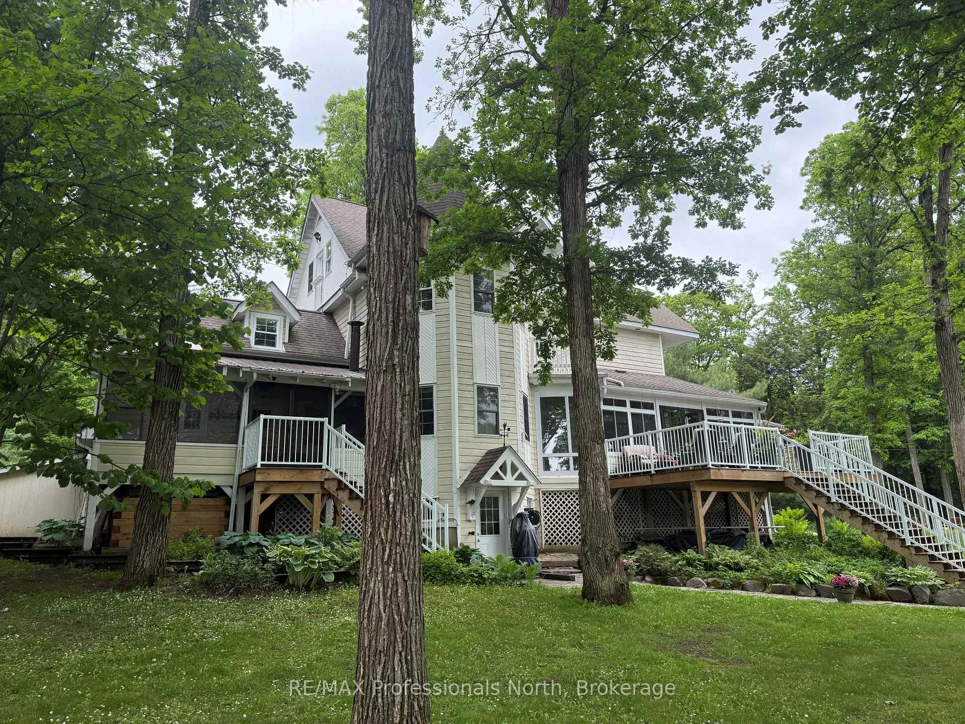 Photo 8 of 22 Knowles Crescent E, Seguin — HOMEH