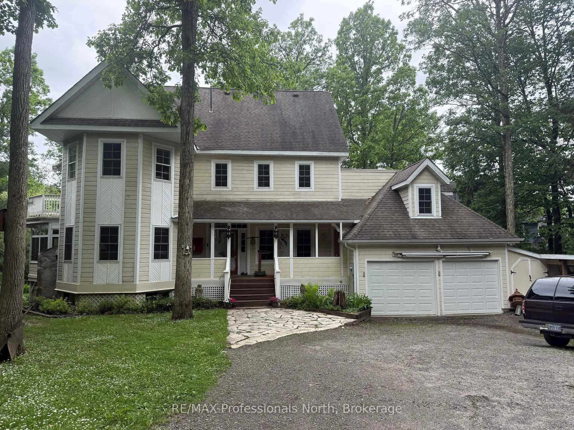 Photo 9 of 22 Knowles Crescent E, Seguin — HOMEH