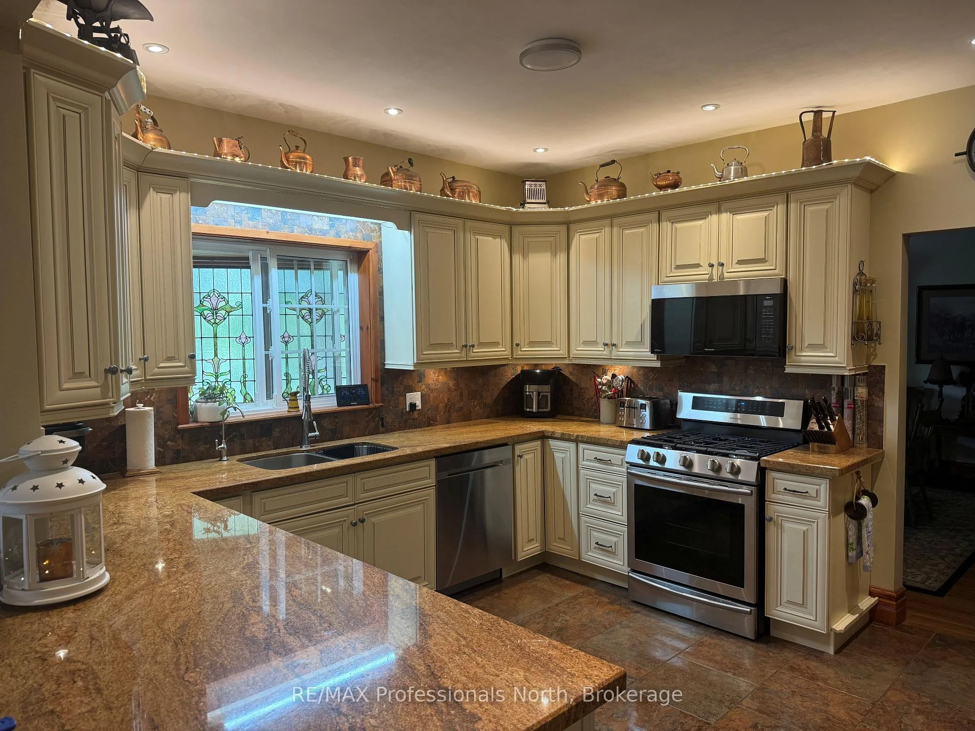 Photo 16 of 22 Knowles Crescent E, Seguin — HOMEH
