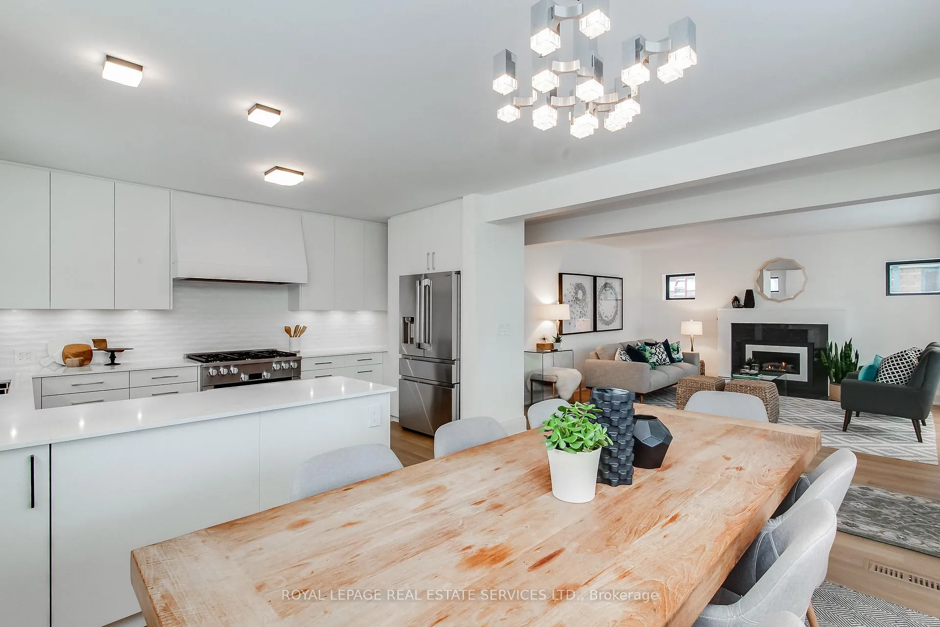 Photo 4 of 126 Hudson Drive, Toronto, Rosedale-Moore Park — HOMEH