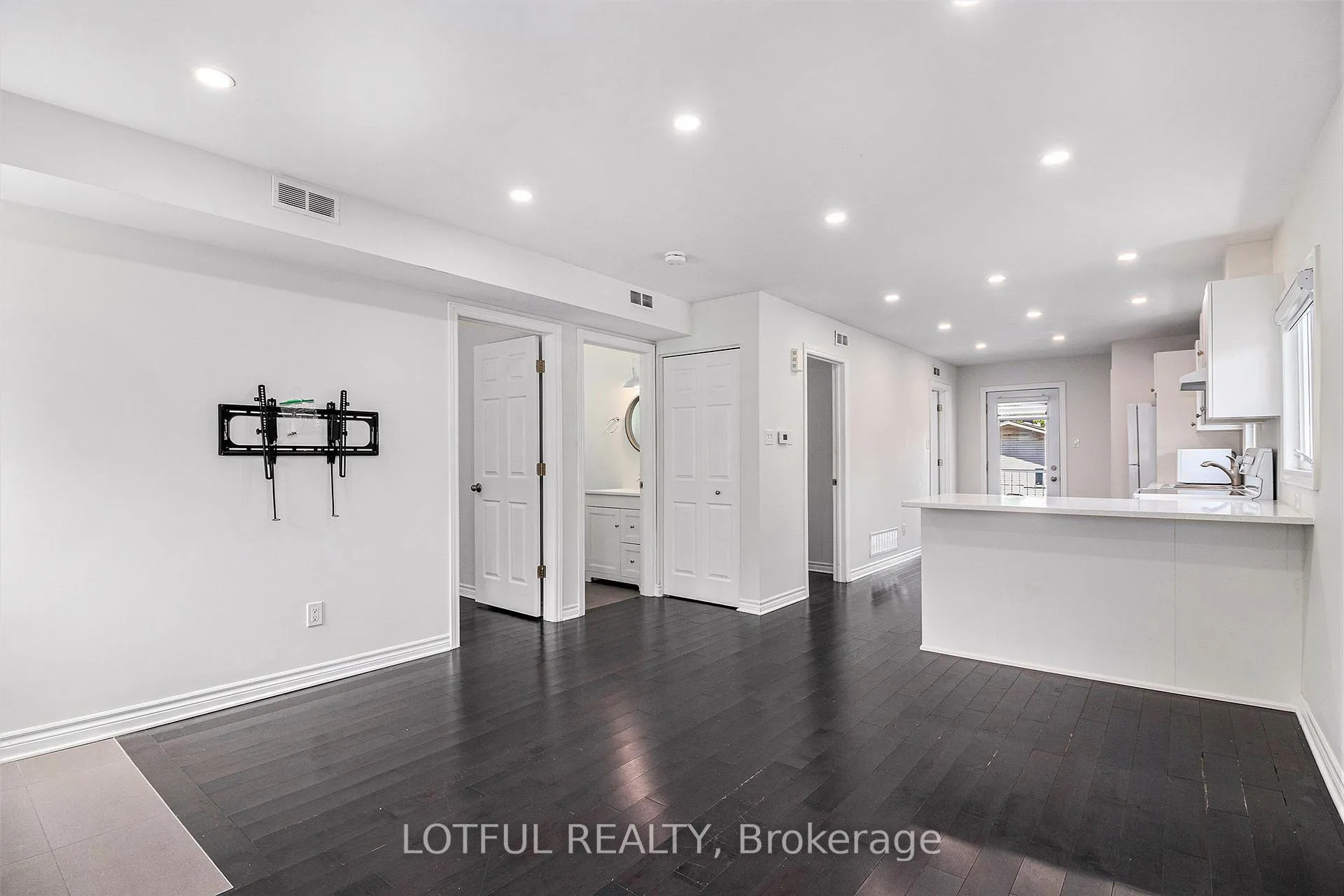 Photo 6 of Unit 2, 278 Shakespeare Street, Ottawa, Vanier — HOMEH