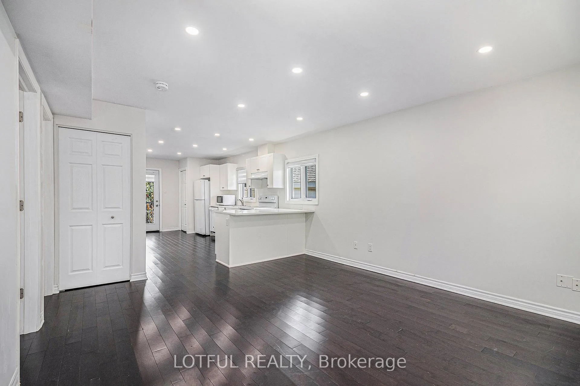 Photo 7 of Unit 2, 278 Shakespeare Street, Ottawa, Vanier — HOMEH