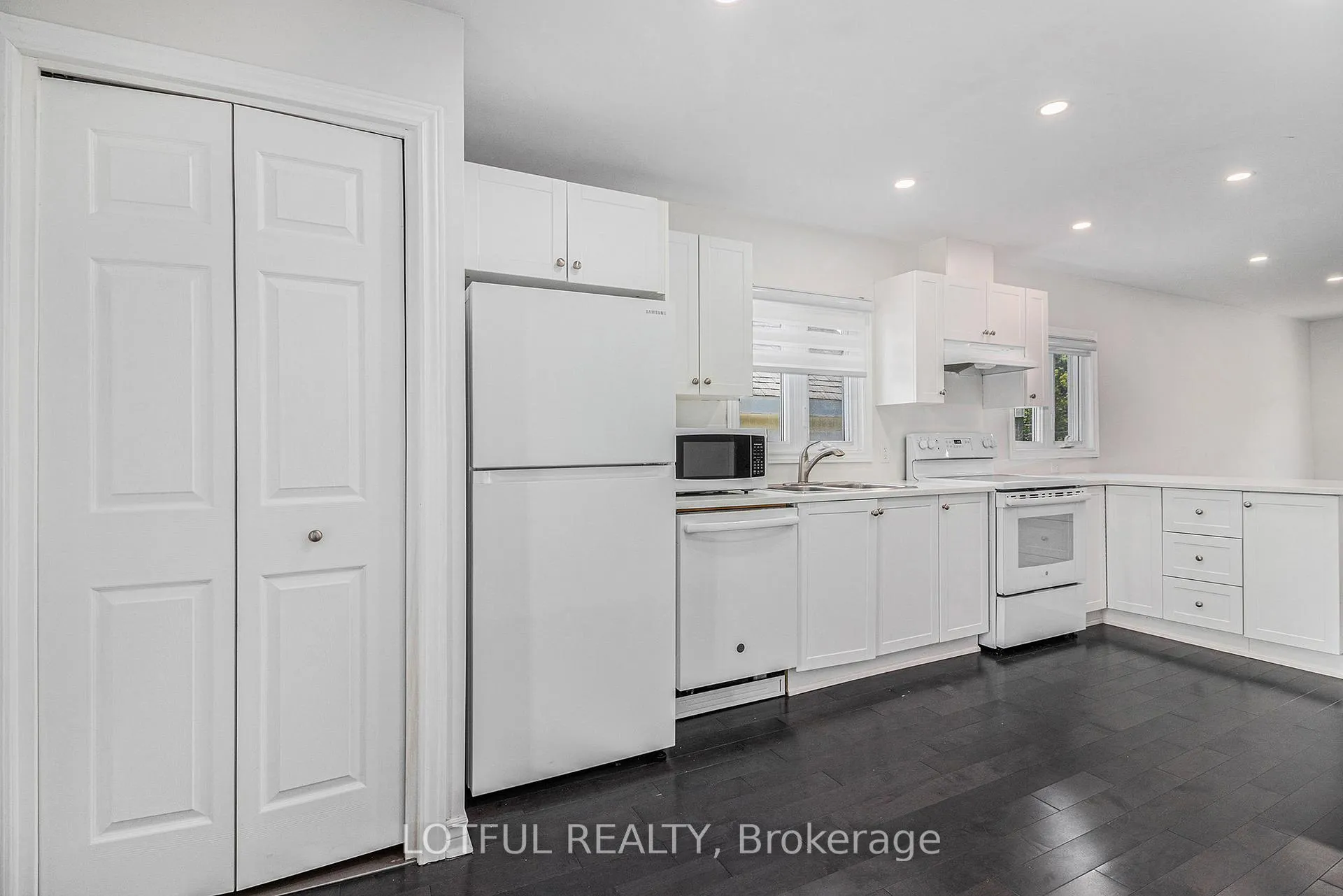 Photo 9 of Unit 2, 278 Shakespeare Street, Ottawa, Vanier — HOMEH