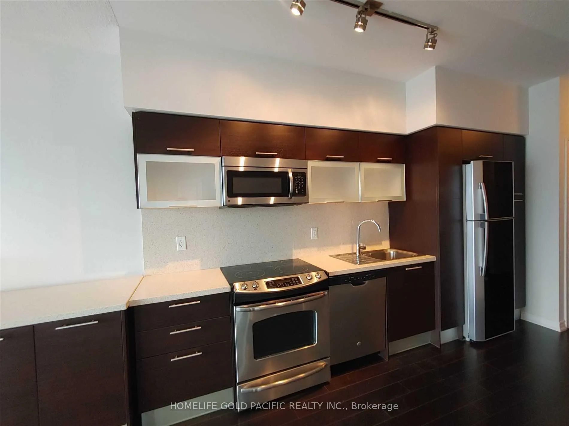 Photo 4 of Unit 1716, 386 Yonge Street, Toronto, Bay Street Corridor — HOMEH
