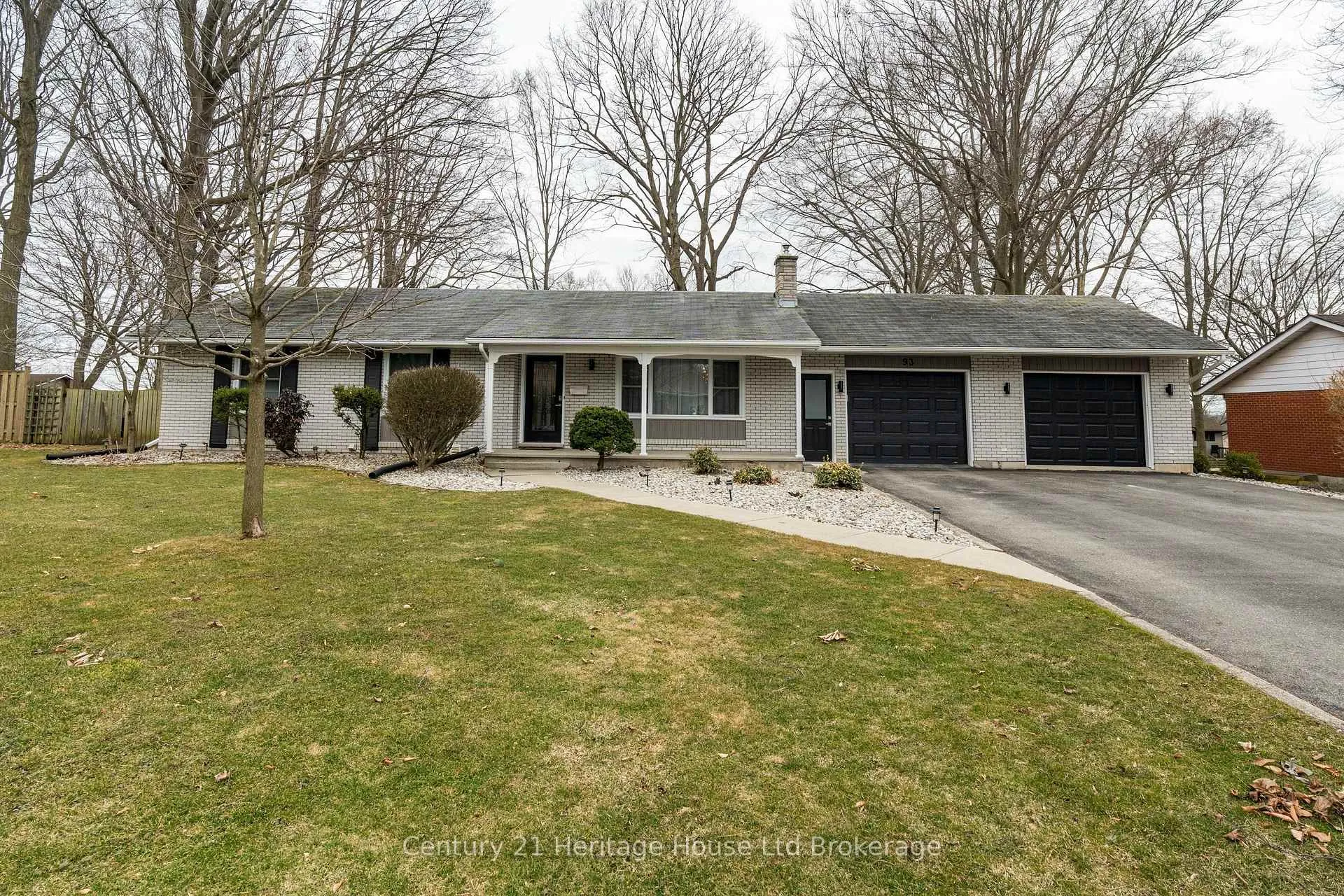 Photo 2 of 93 James Avenue, Tillsonburg — HOMEH