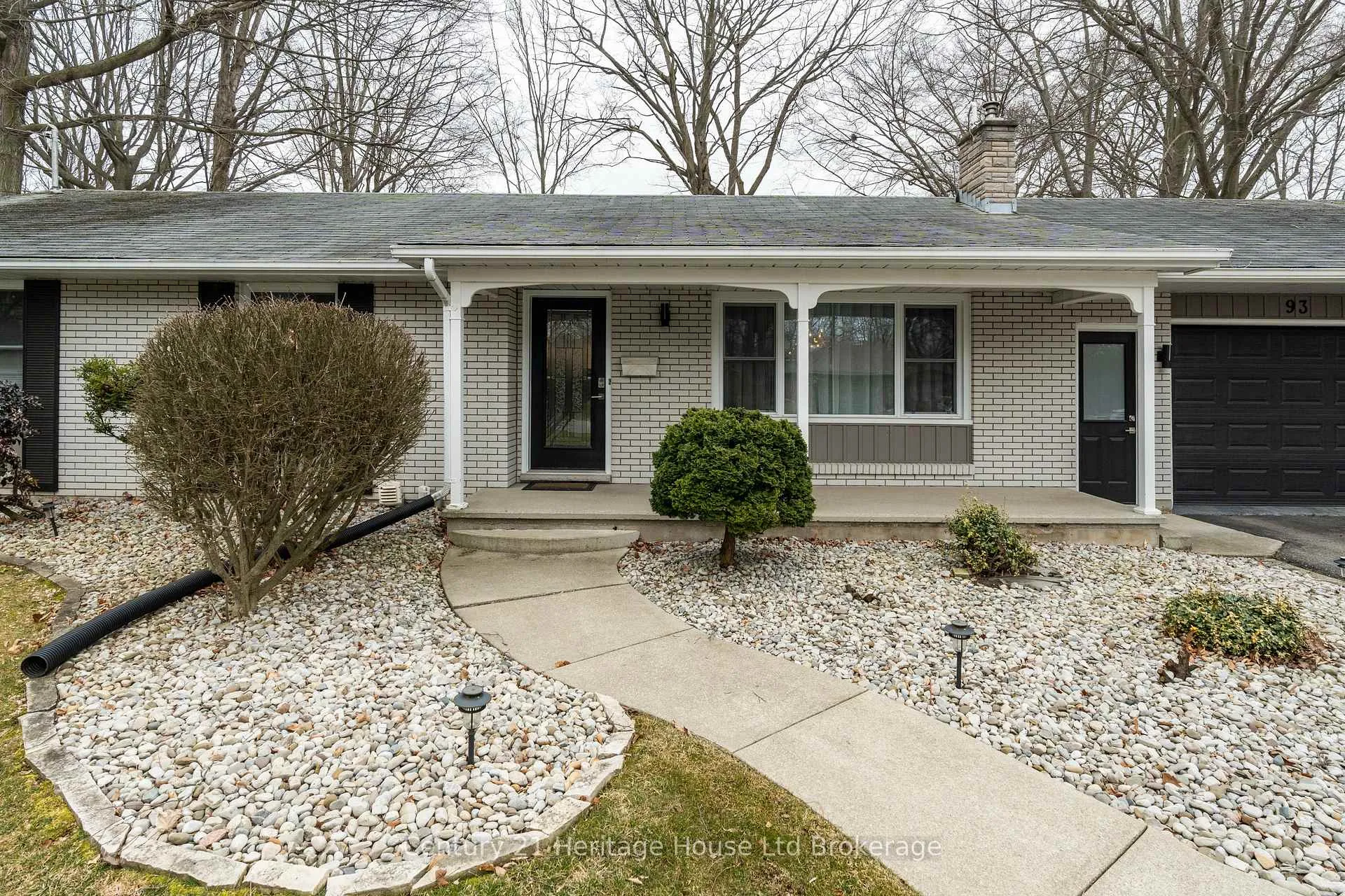 Photo 3 of 93 James Avenue, Tillsonburg — HOMEH