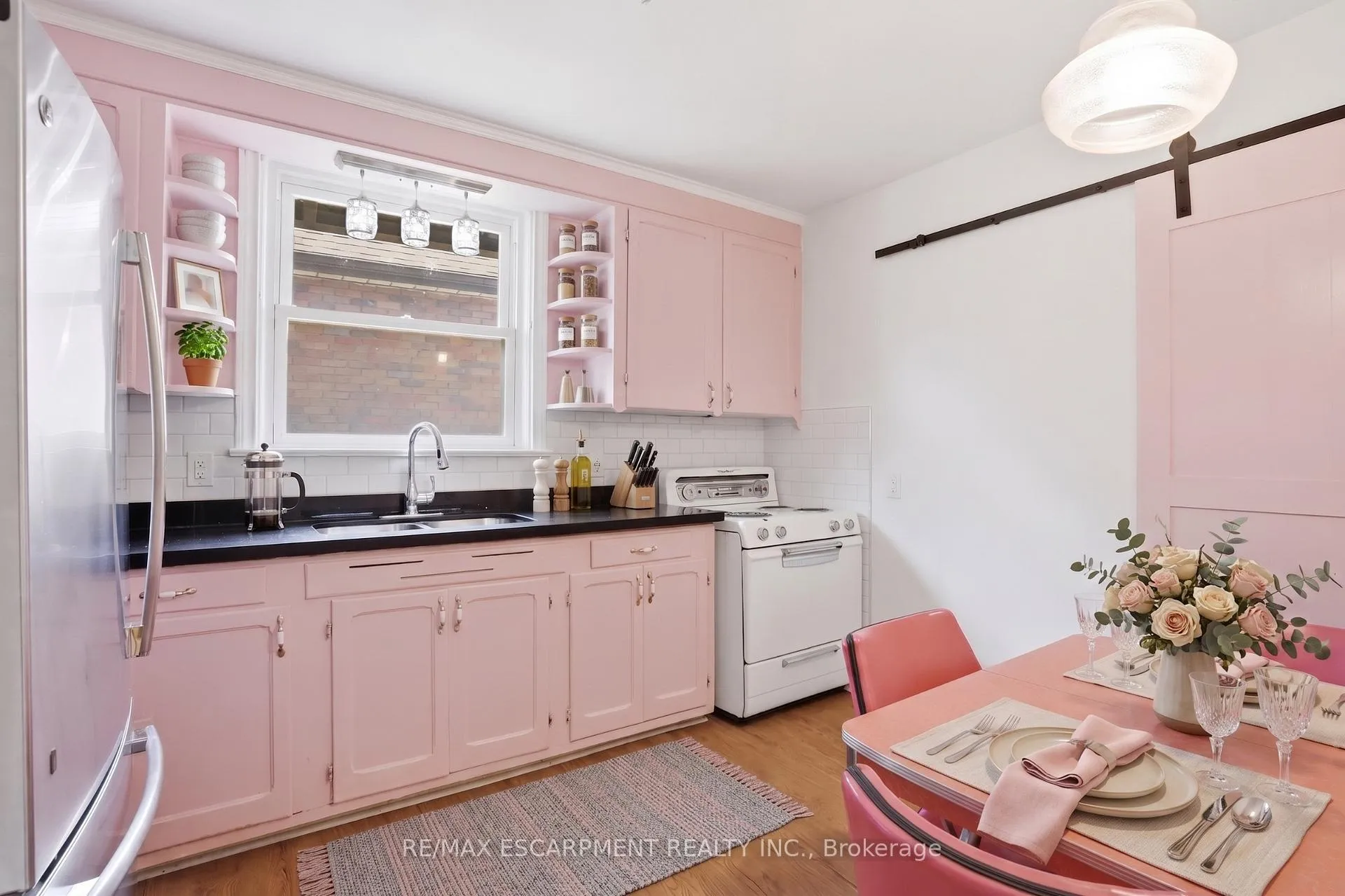 Photo 11 of 1642 King Street E, Hamilton, Delta — HOMEH