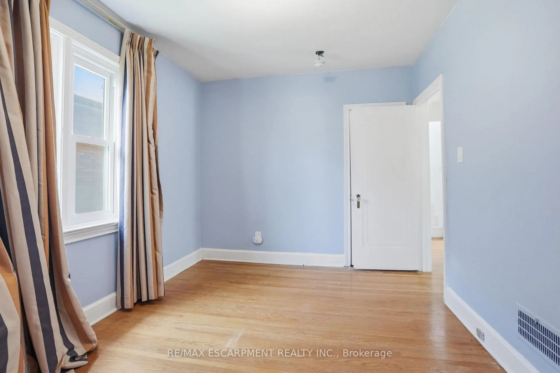 Photo 16 of 1642 King Street E, Hamilton, Delta — HOMEH