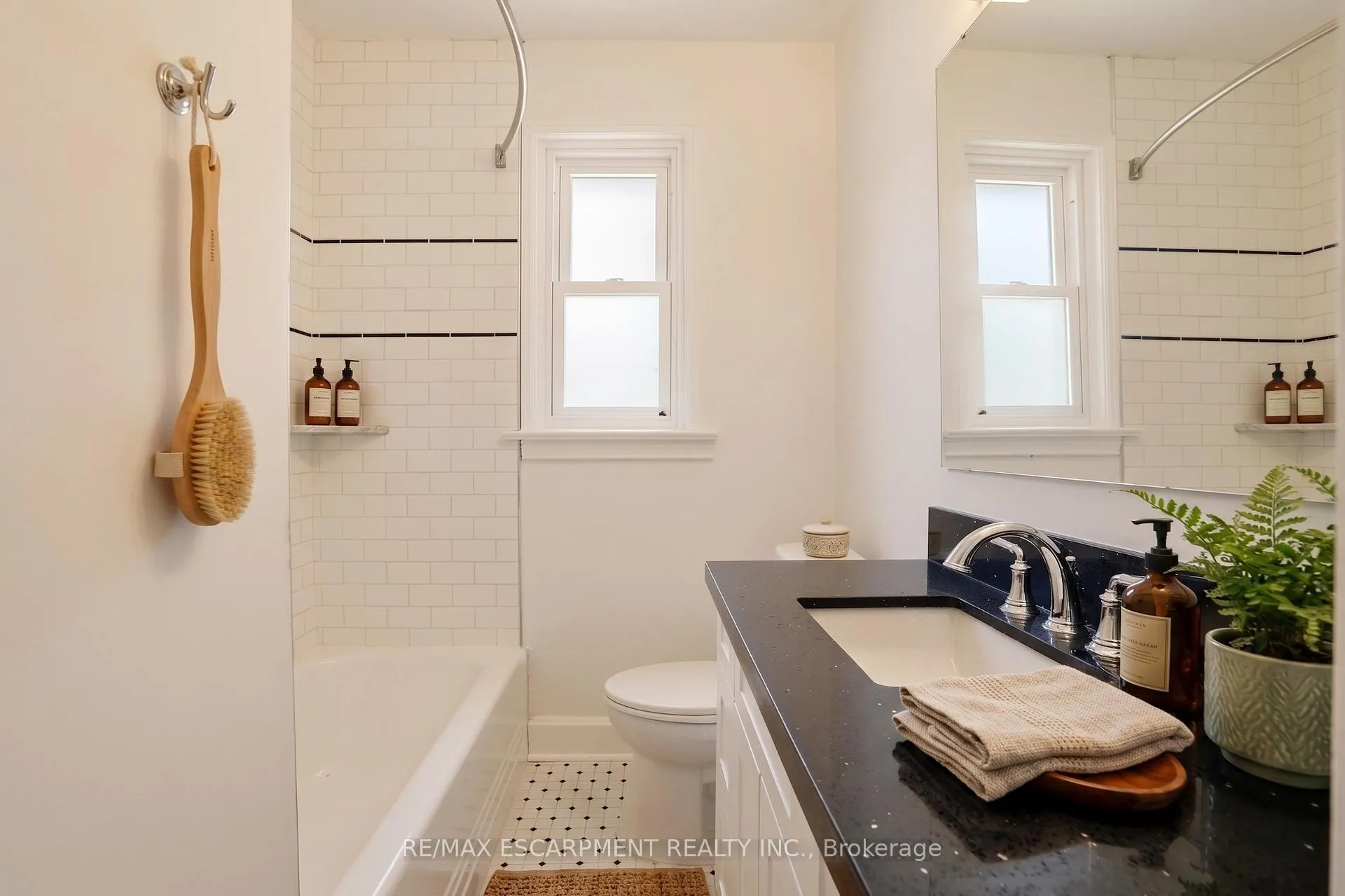 Photo 17 of 1642 King Street E, Hamilton, Delta — HOMEH