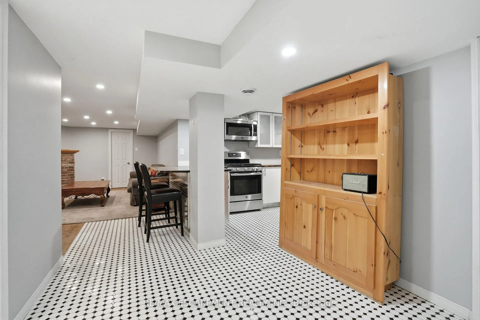 Photo 27 of 1642 King Street E, Hamilton, Delta — HOMEH