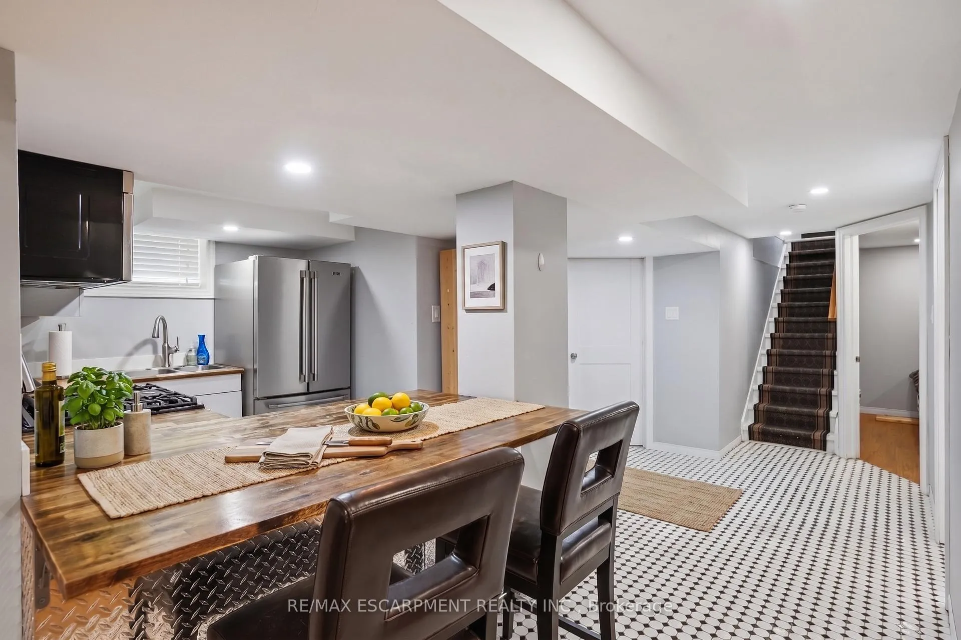 Photo 31 of 1642 King Street E, Hamilton, Delta — HOMEH