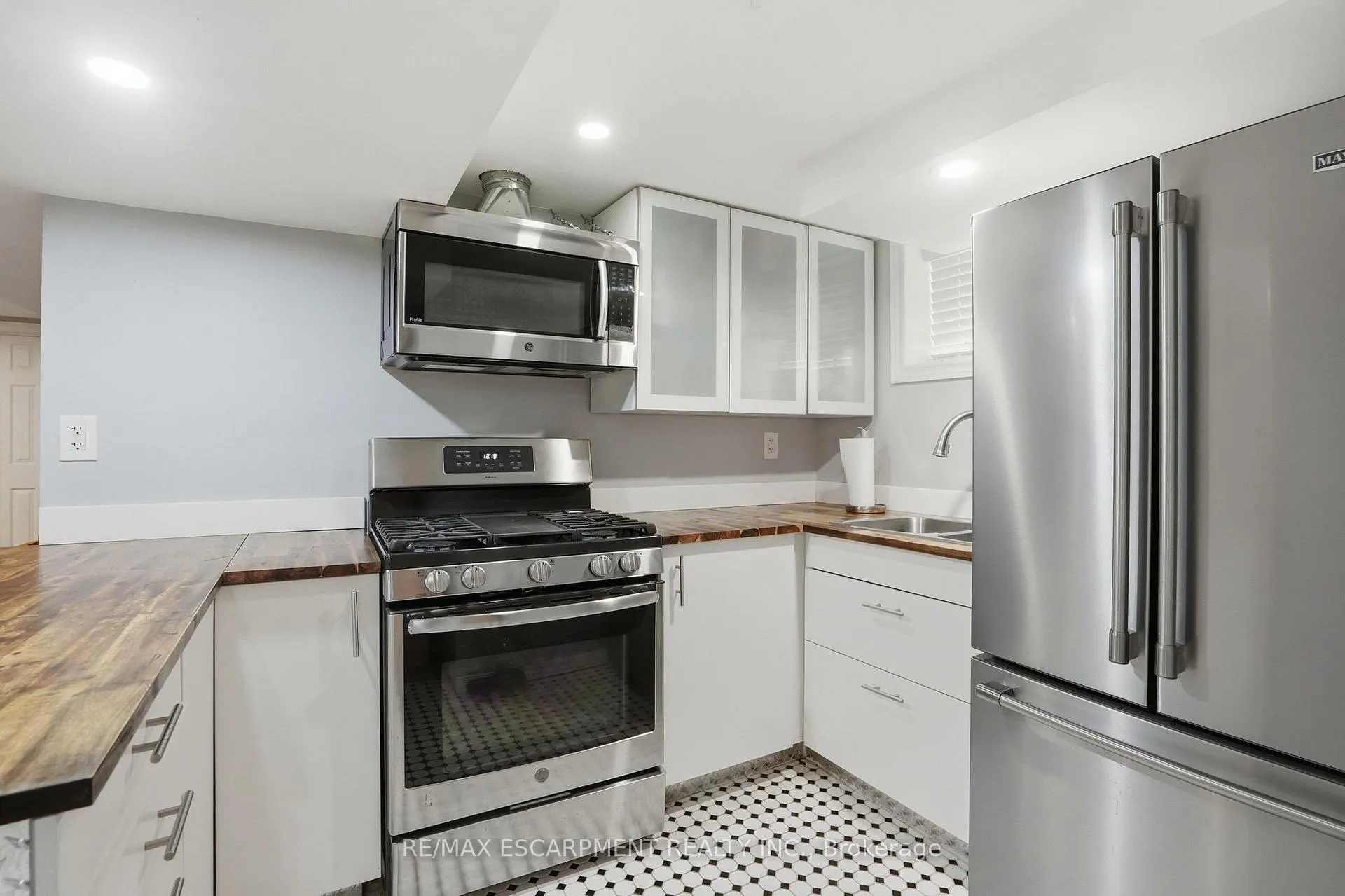 Photo 33 of 1642 King Street E, Hamilton, Delta — HOMEH