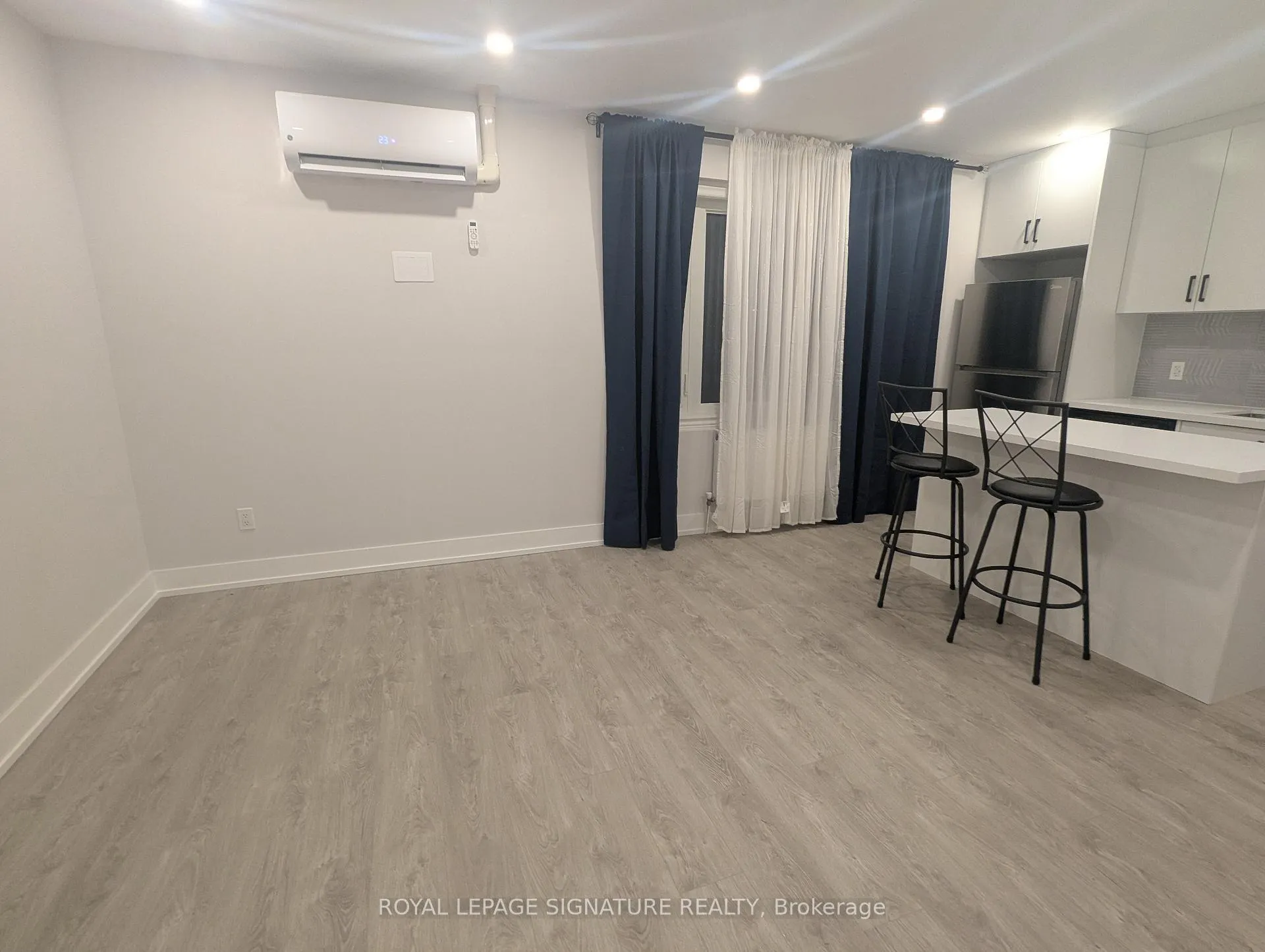 Photo 4 of Unit 2, 28 Leduc Drive, Etobicoke, Rexdale-Kipling — HOMEH