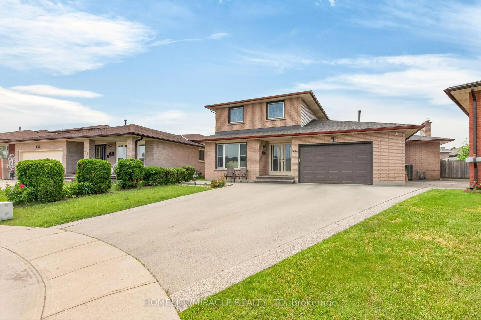 Photo 2 of 34 Capri Crescent, Hamilton, Riverdale — HOMEH
