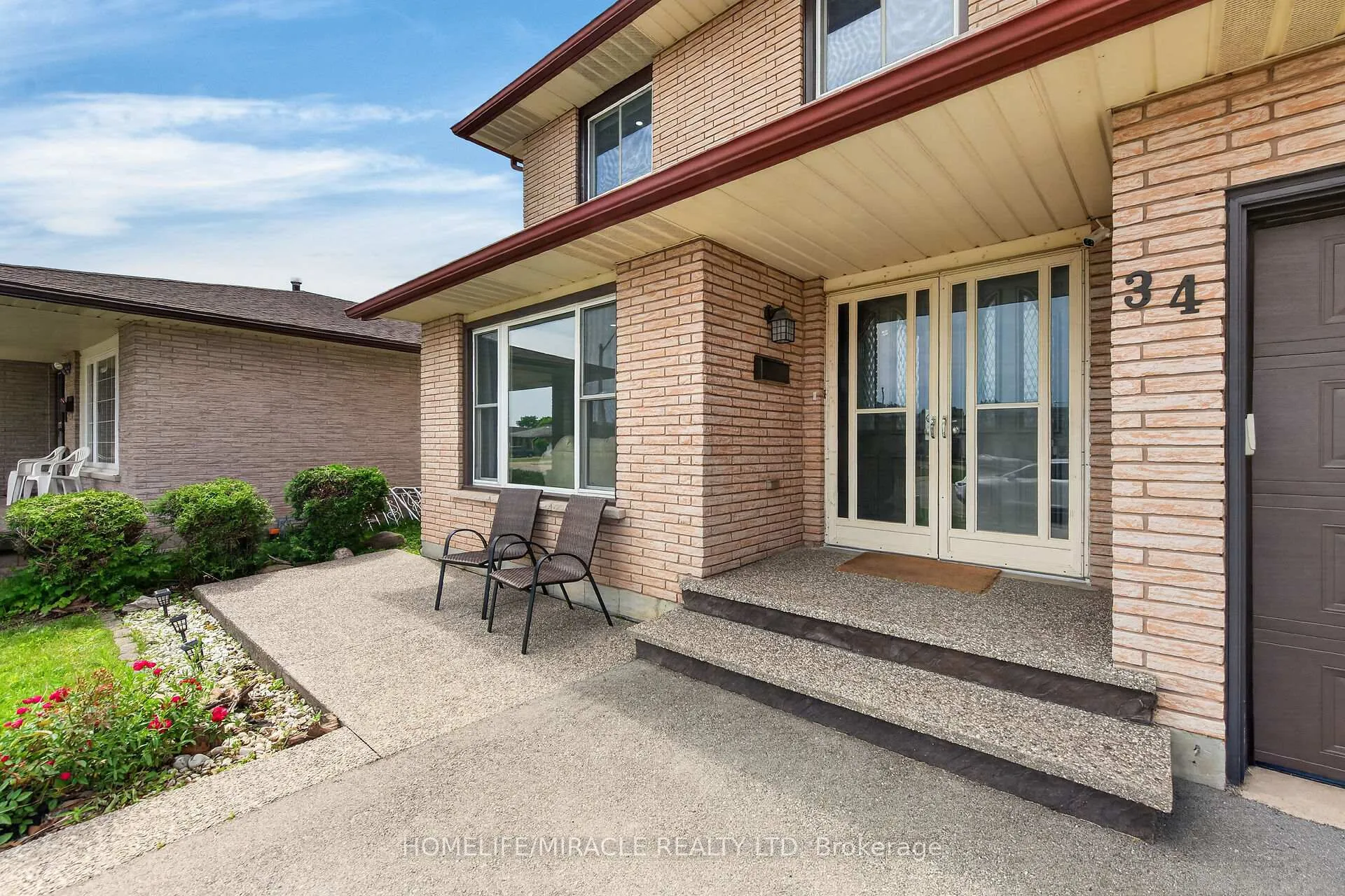 Photo 3 of 34 Capri Crescent, Hamilton, Riverdale — HOMEH