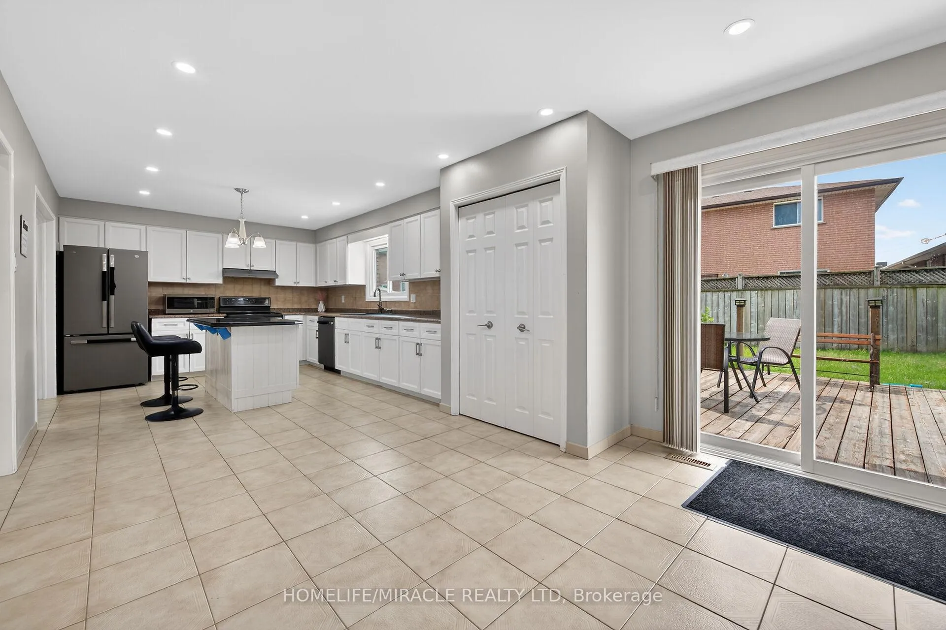 Photo 5 of 34 Capri Crescent, Hamilton, Riverdale — HOMEH