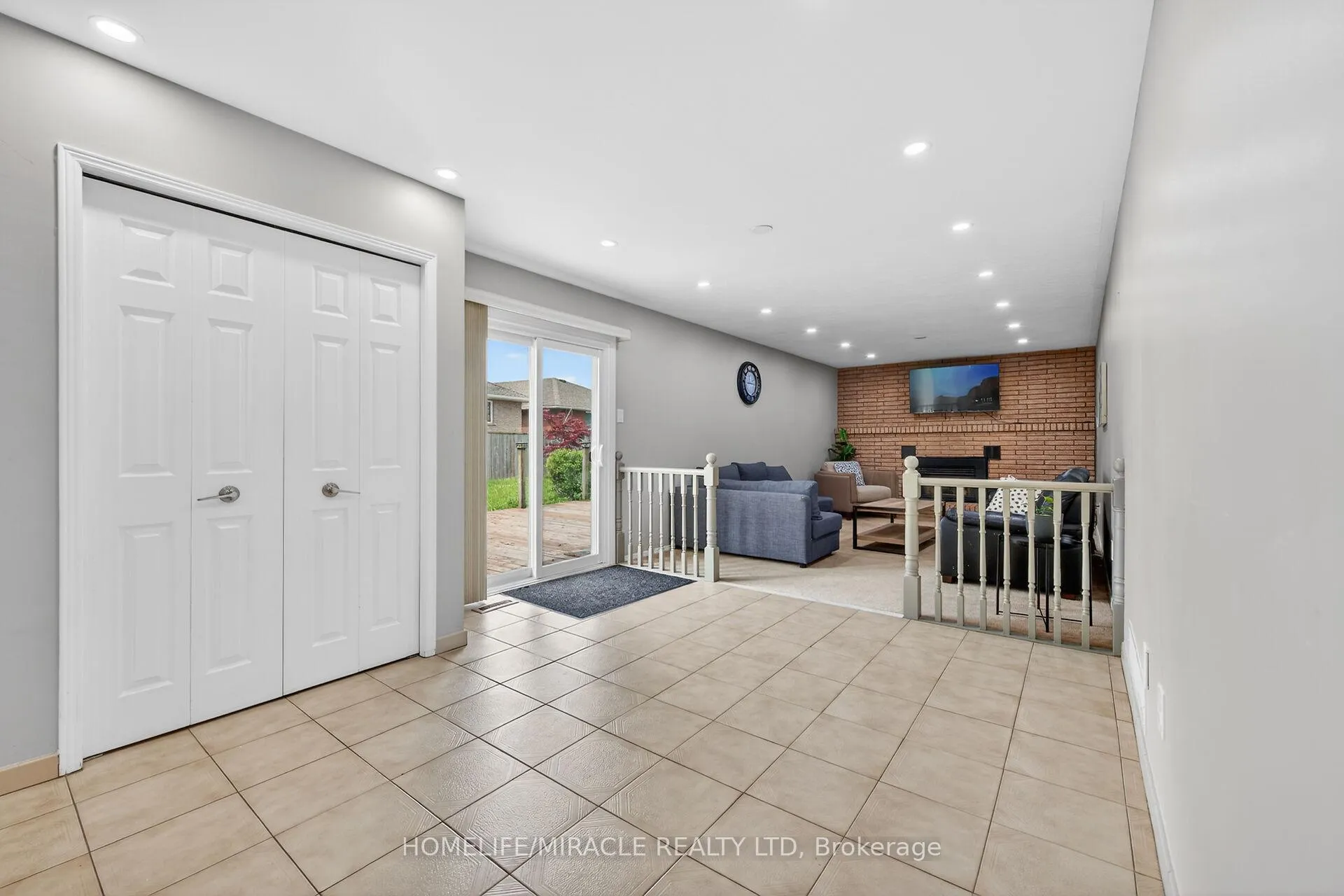 Photo 9 of 34 Capri Crescent, Hamilton, Riverdale — HOMEH
