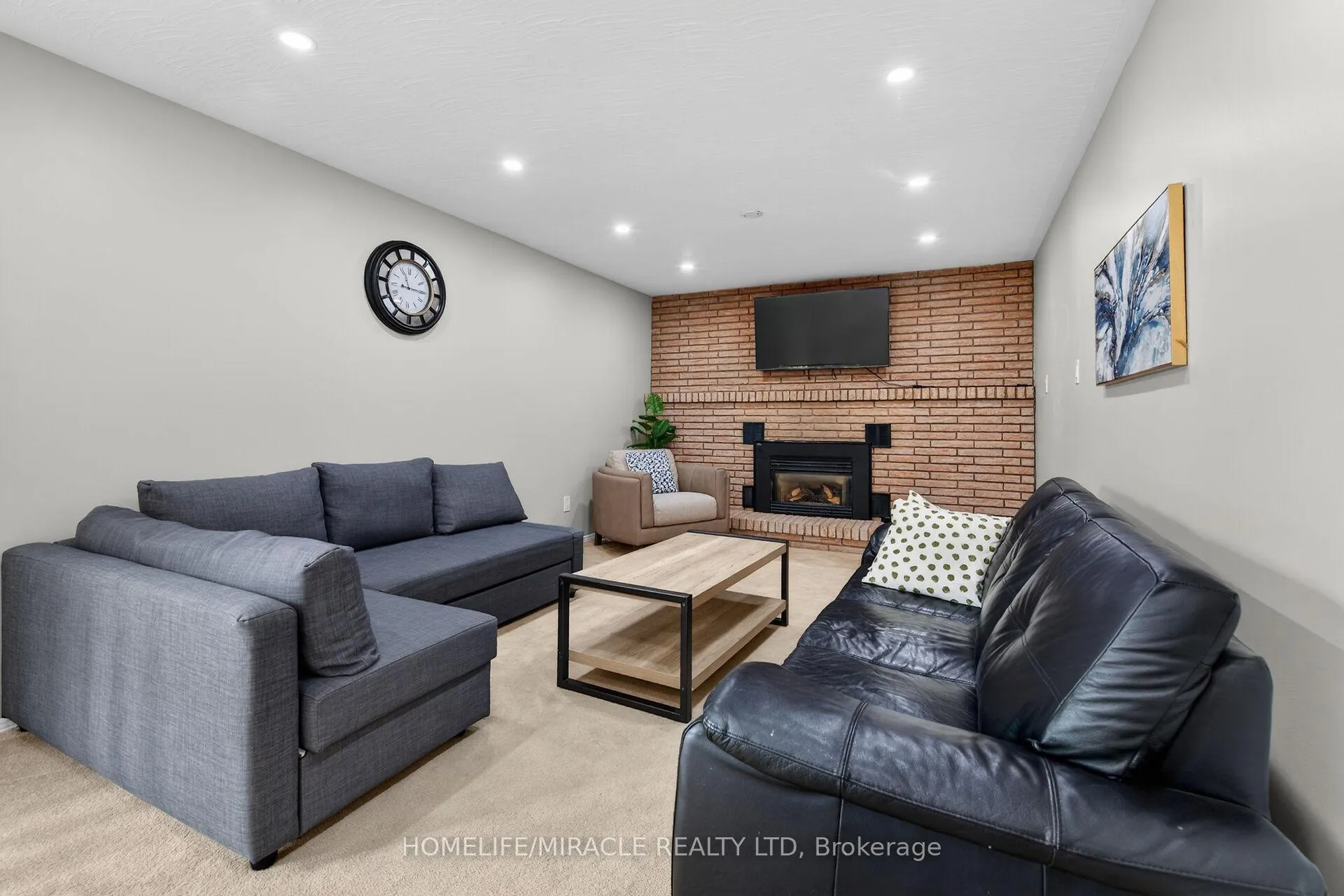 Photo 11 of 34 Capri Crescent, Hamilton, Riverdale — HOMEH