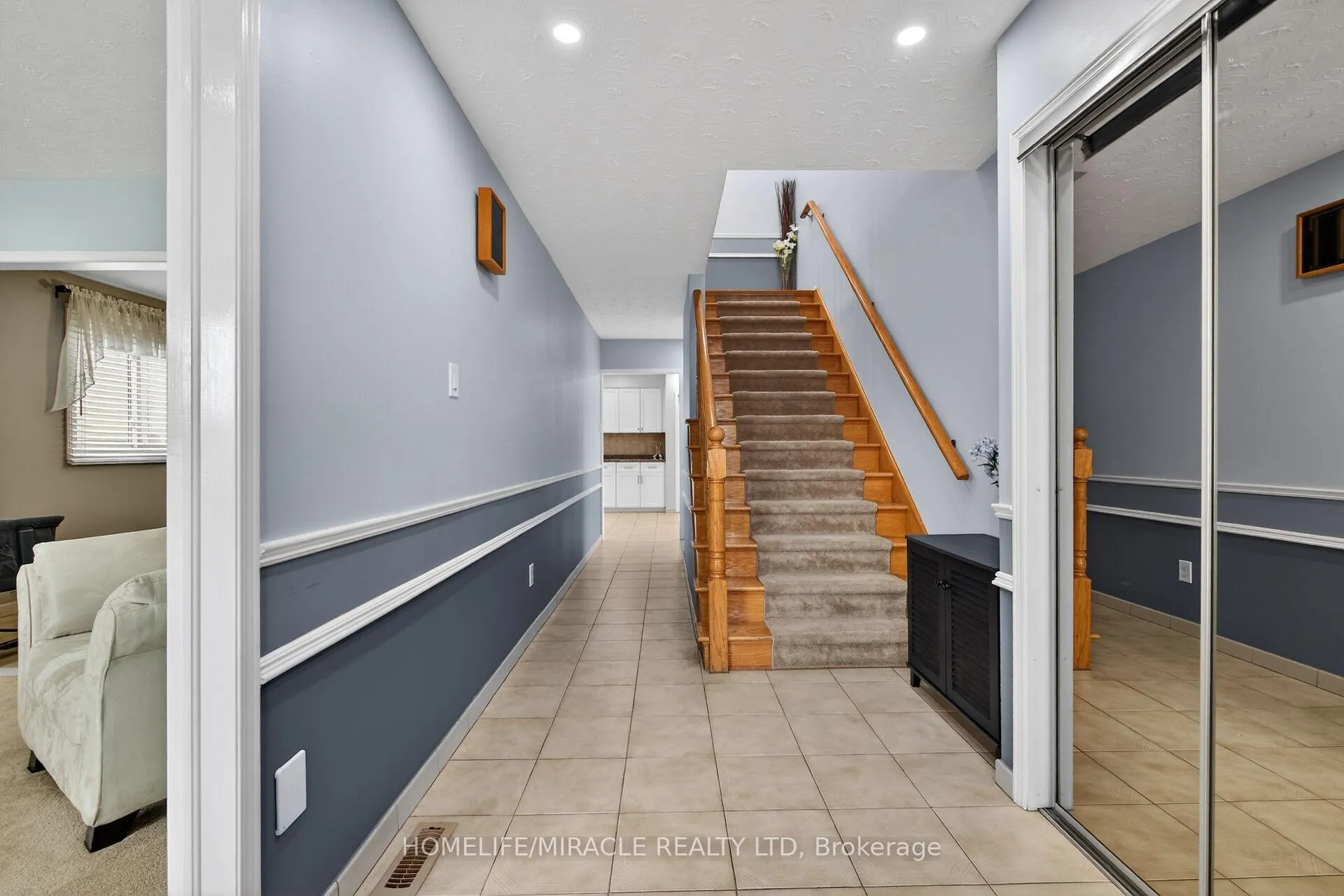 Photo 15 of 34 Capri Crescent, Hamilton, Riverdale — HOMEH