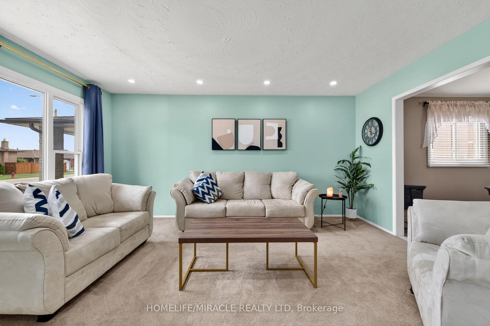 Photo 16 of 34 Capri Crescent, Hamilton, Riverdale — HOMEH