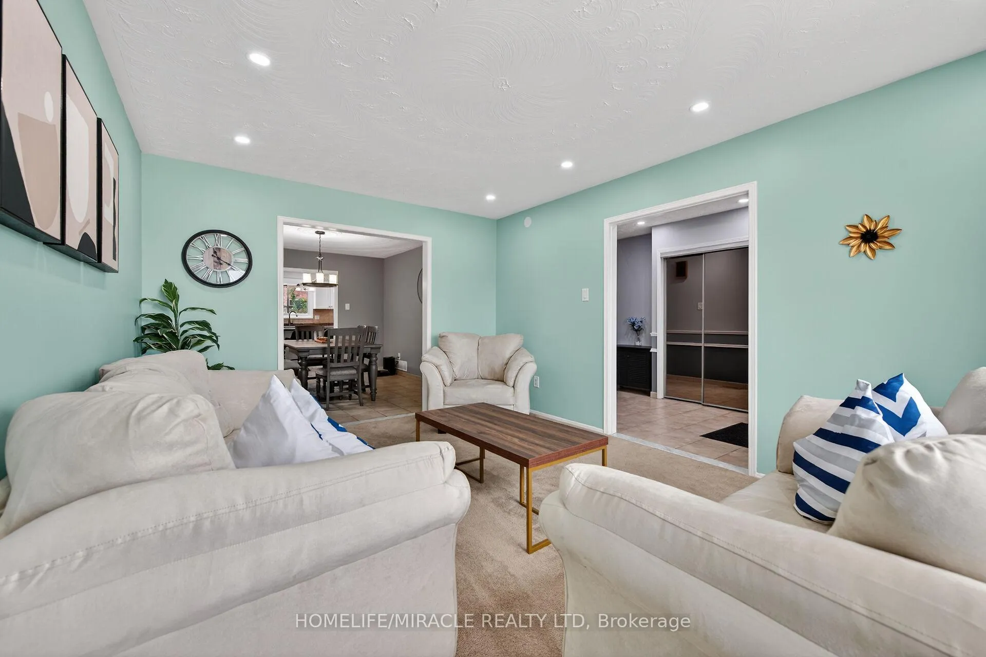 Photo 17 of 34 Capri Crescent, Hamilton, Riverdale — HOMEH