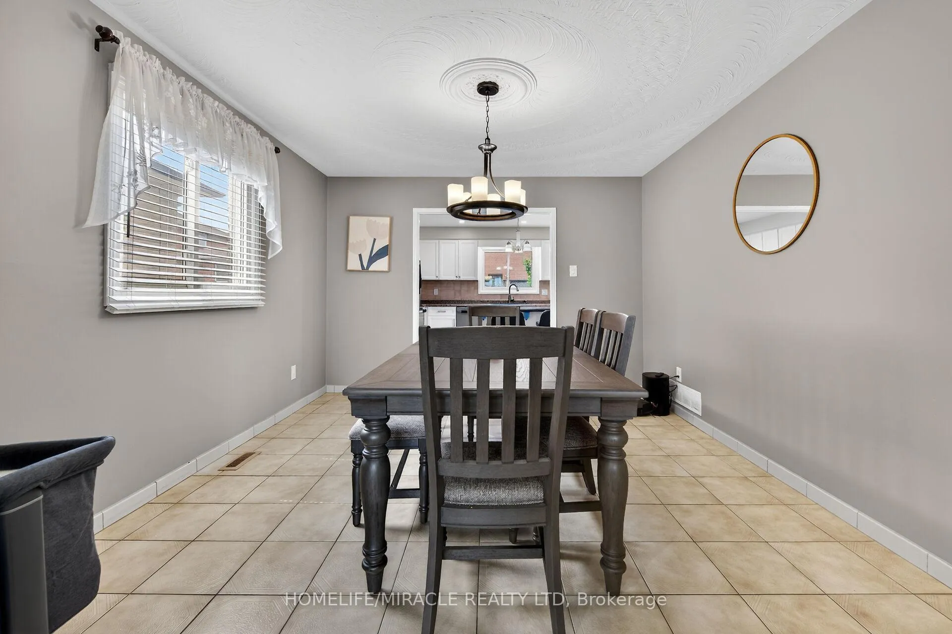 Photo 19 of 34 Capri Crescent, Hamilton, Riverdale — HOMEH