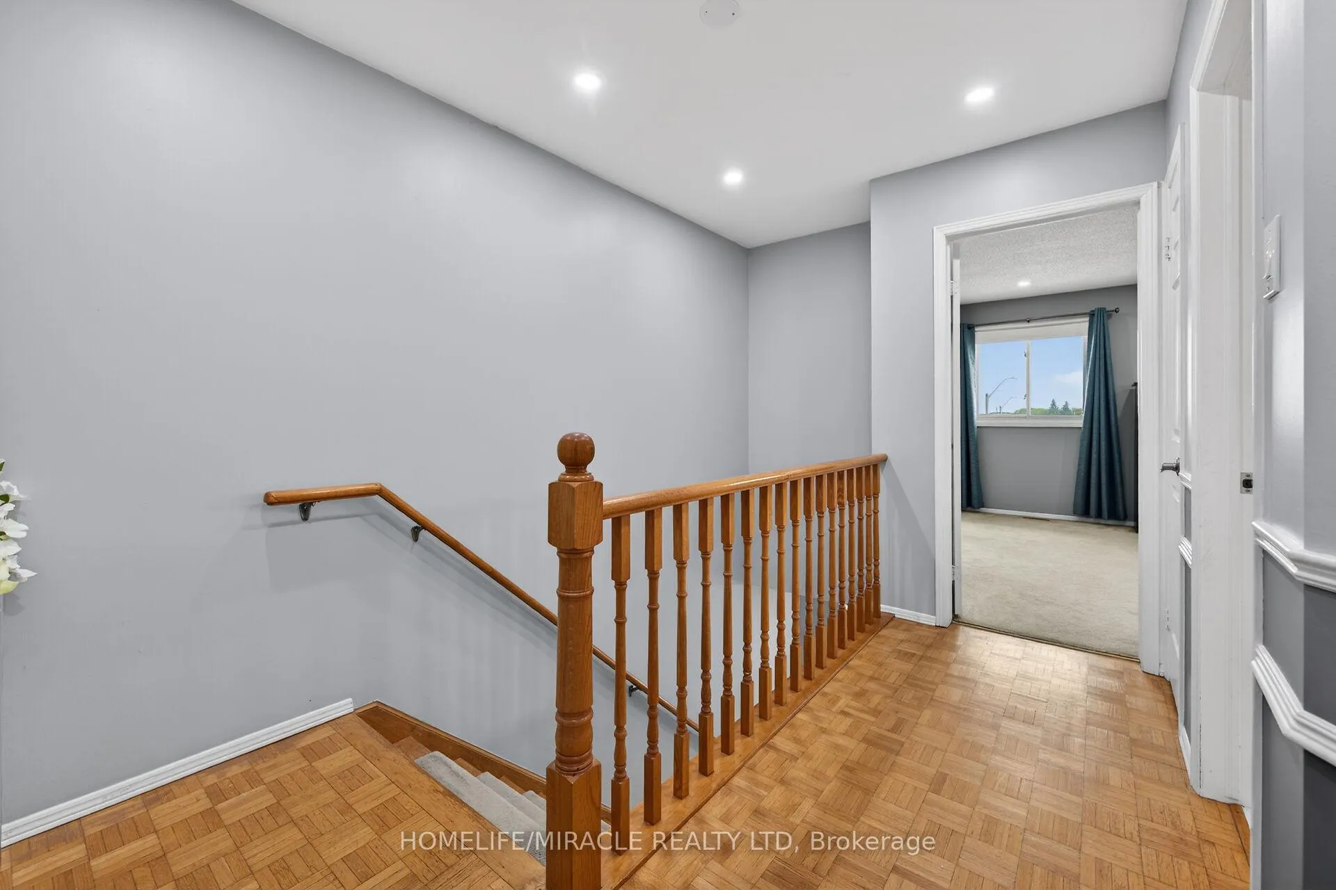 Photo 28 of 34 Capri Crescent, Hamilton, Riverdale — HOMEH