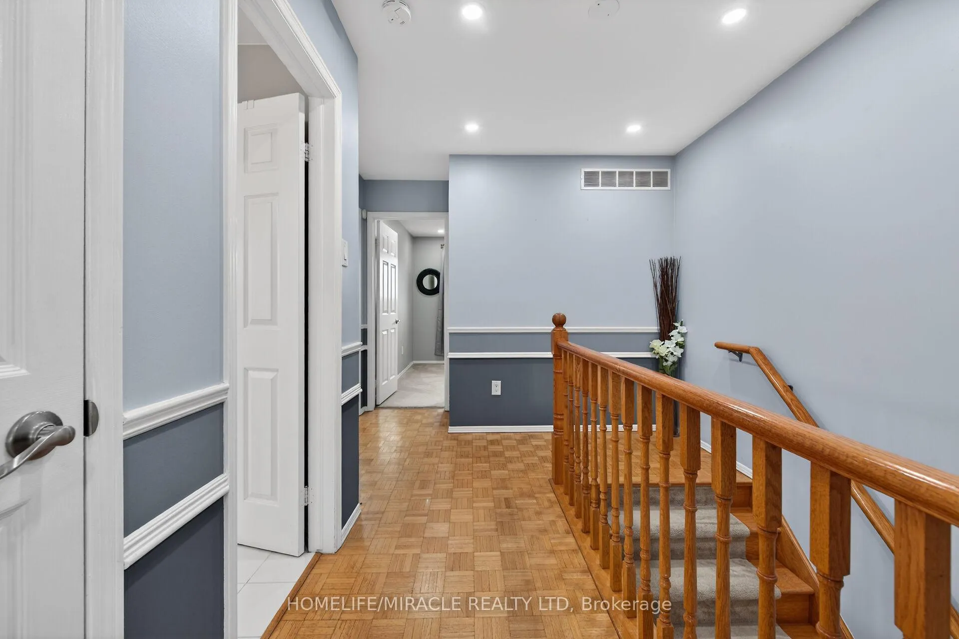 Photo 34 of 34 Capri Crescent, Hamilton, Riverdale — HOMEH