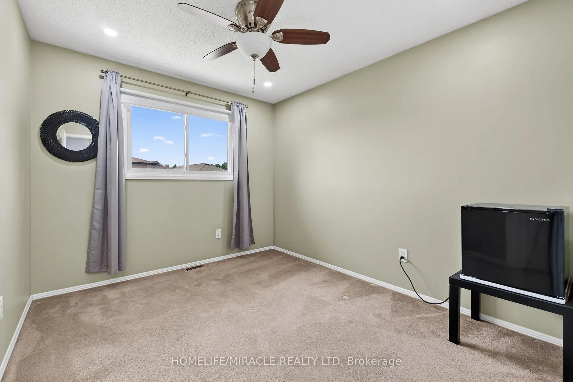 Photo 36 of 34 Capri Crescent, Hamilton, Riverdale — HOMEH