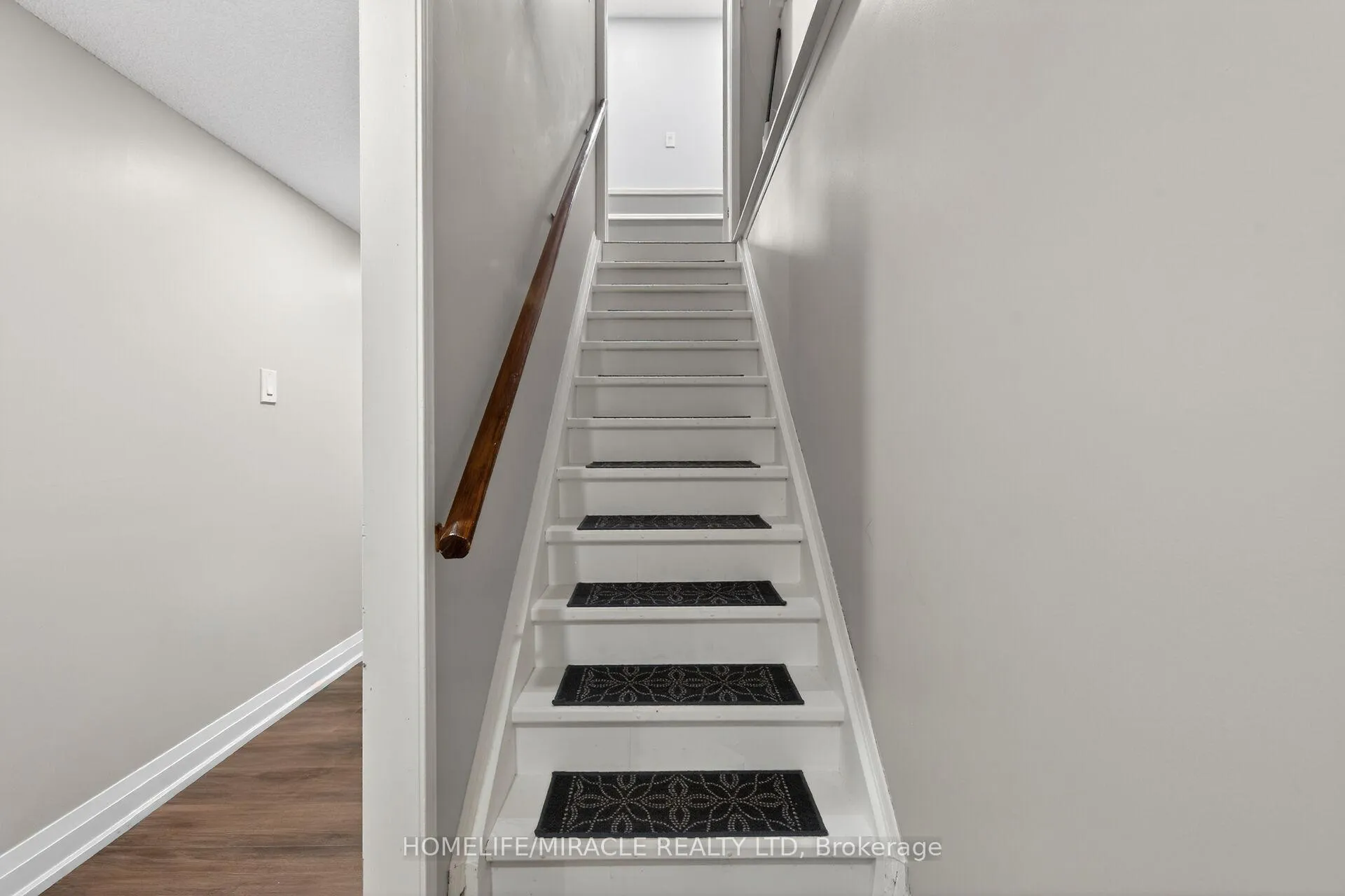 Photo 37 of 34 Capri Crescent, Hamilton, Riverdale — HOMEH