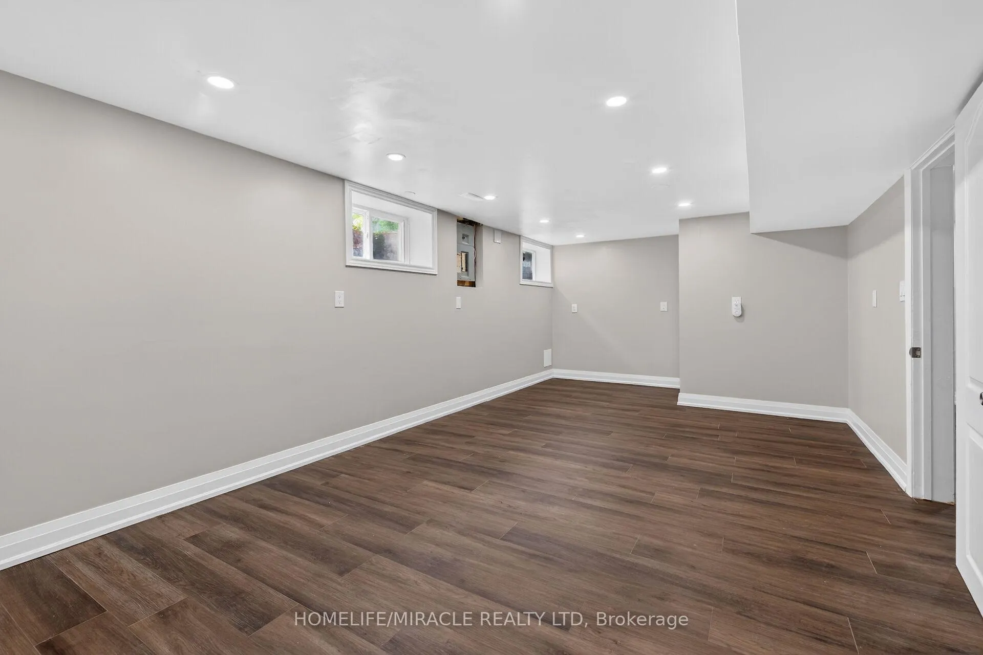 Photo 39 of 34 Capri Crescent, Hamilton, Riverdale — HOMEH