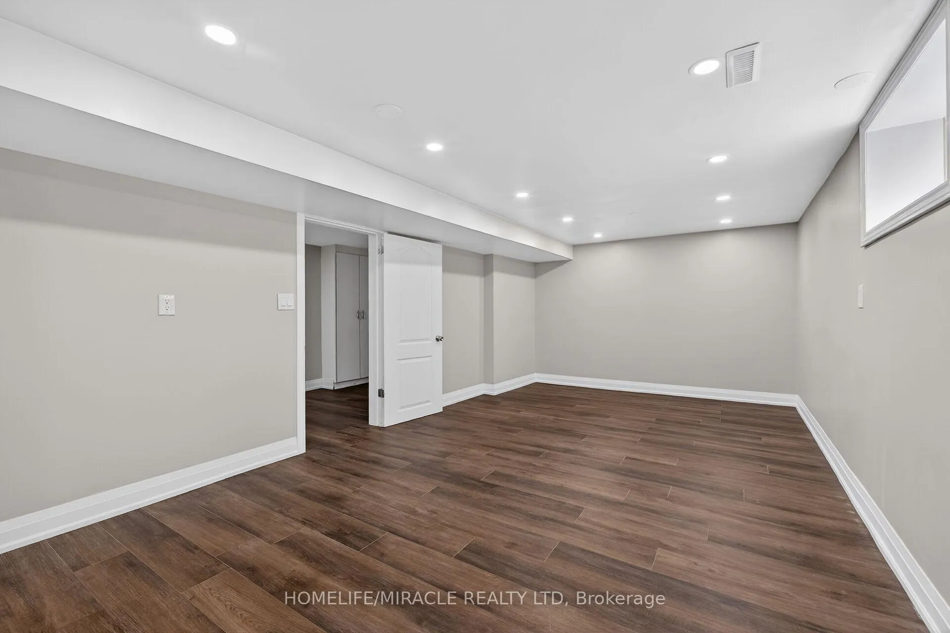 Photo 40 of 34 Capri Crescent, Hamilton, Riverdale — HOMEH