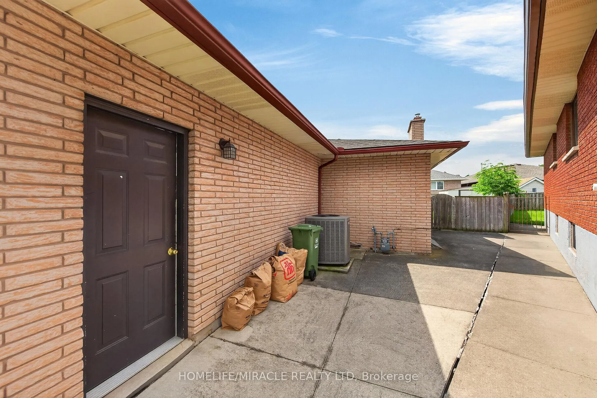 Photo 45 of 34 Capri Crescent, Hamilton, Riverdale — HOMEH