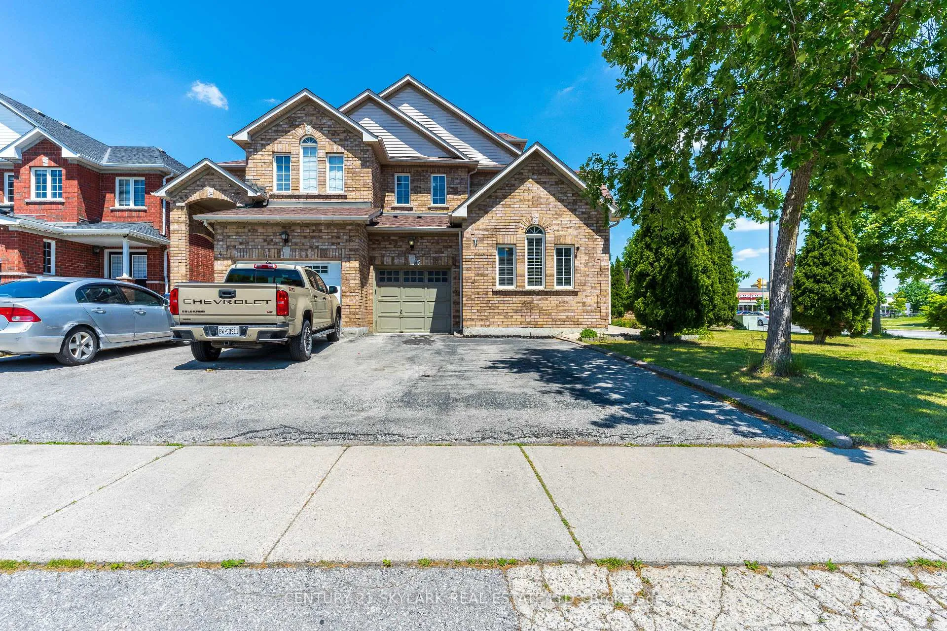 Photo 3 of 95 Via Romano Way, Brampton, Bram East — HOMEH