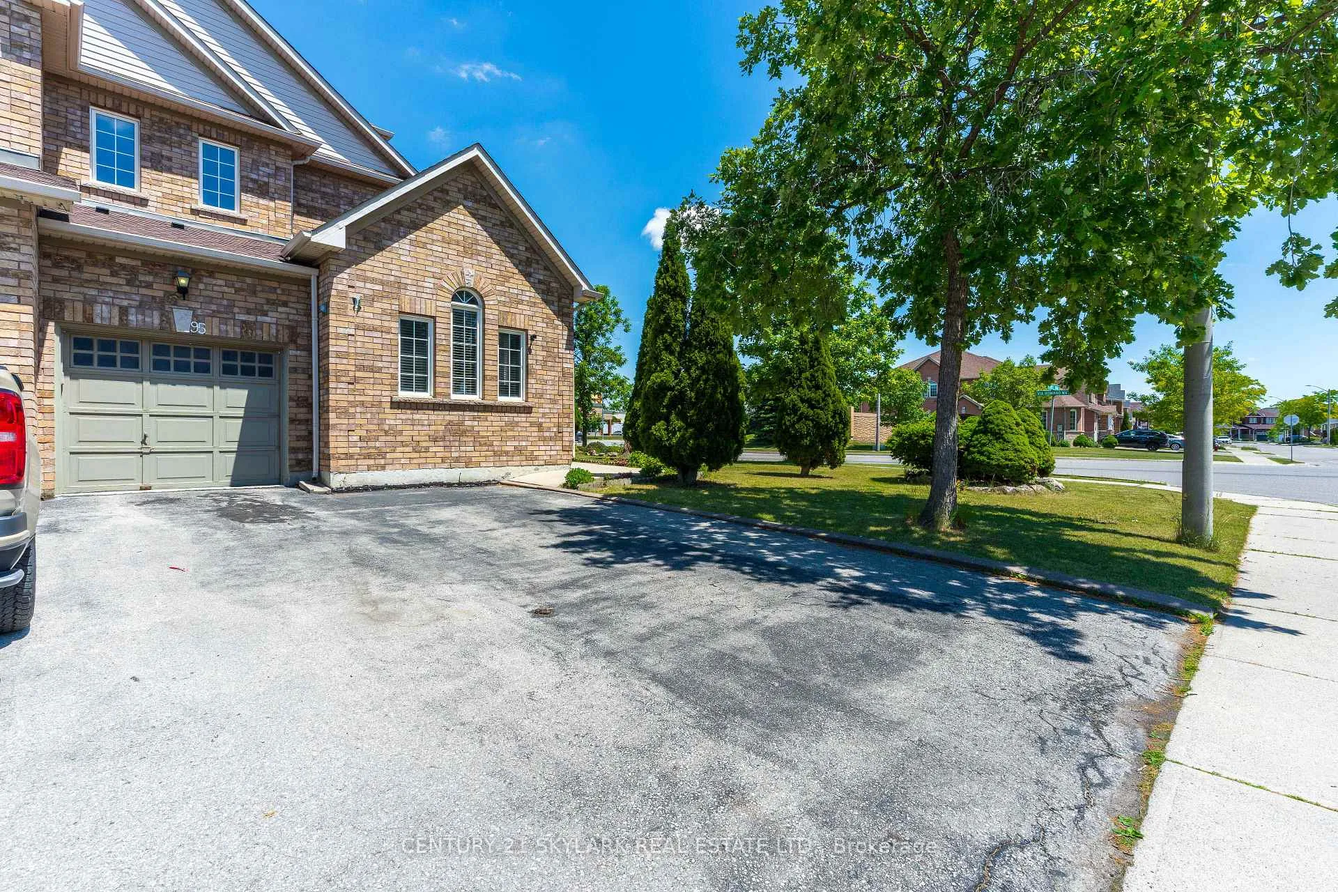 Photo 4 of 95 Via Romano Way, Brampton, Bram East — HOMEH