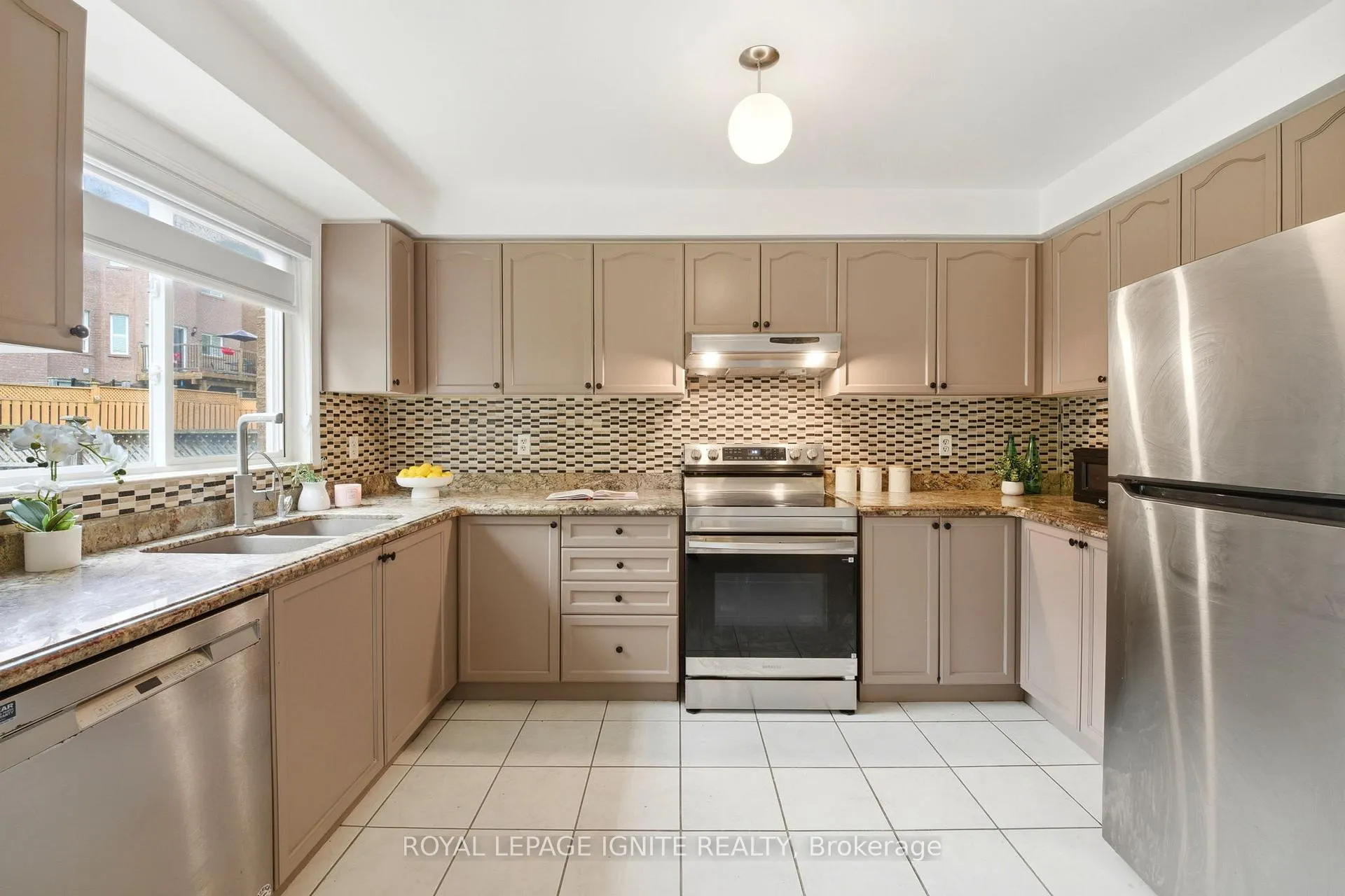 Photo 8 of 58 Williamson Drive E, Ajax, Northeast Ajax — HOMEH