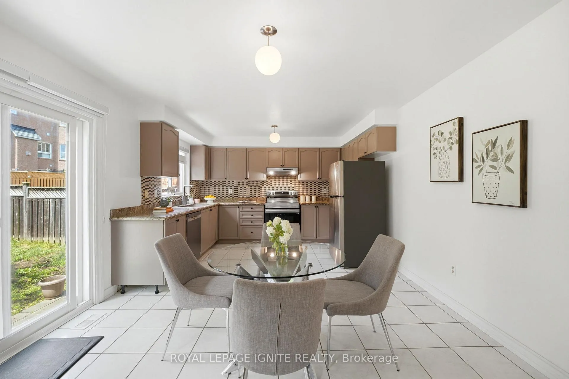 Photo 10 of 58 Williamson Drive E, Ajax, Northeast Ajax — HOMEH