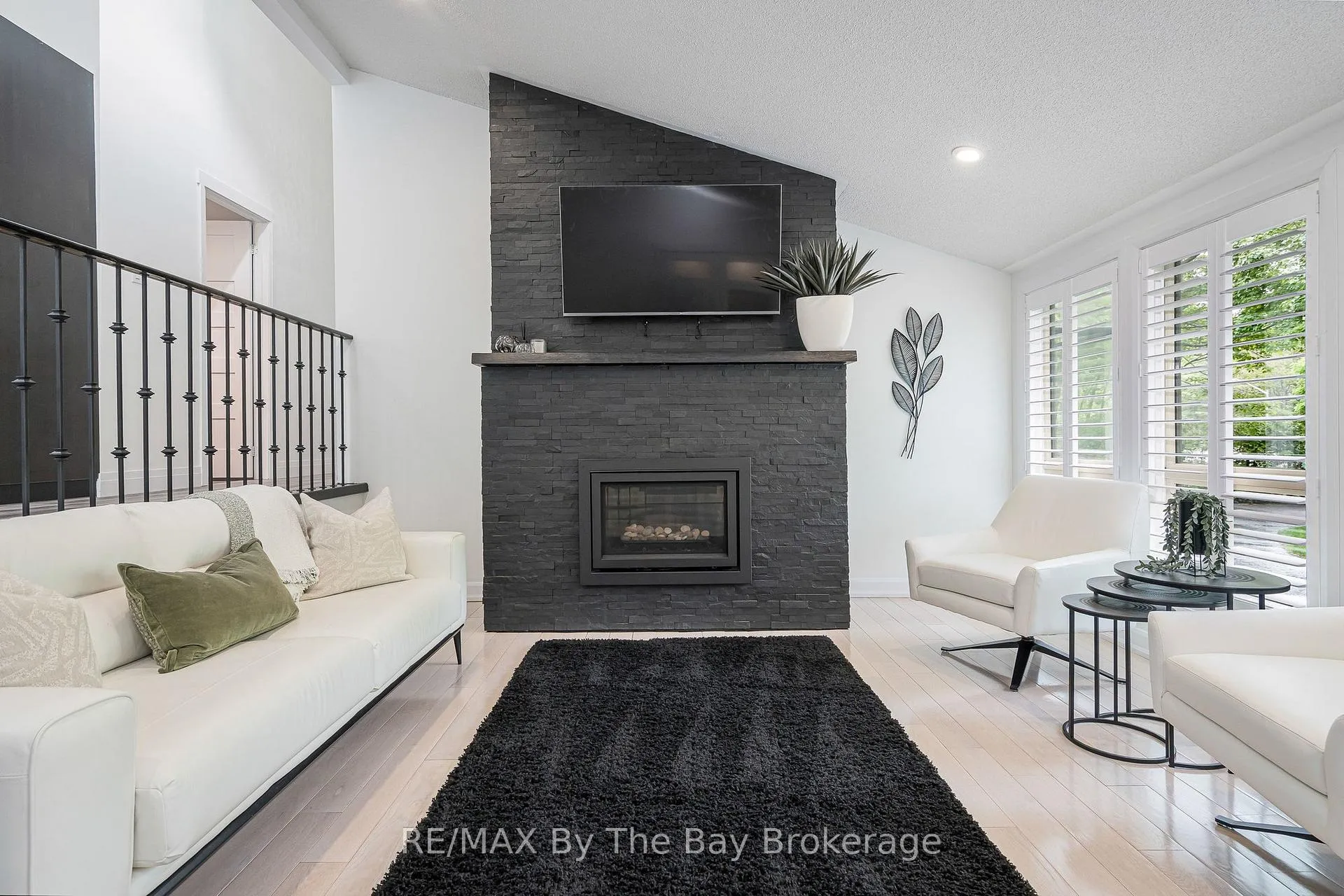 Photo 7 of 10 Birchwood Trail, Wasaga Beach — HOMEH