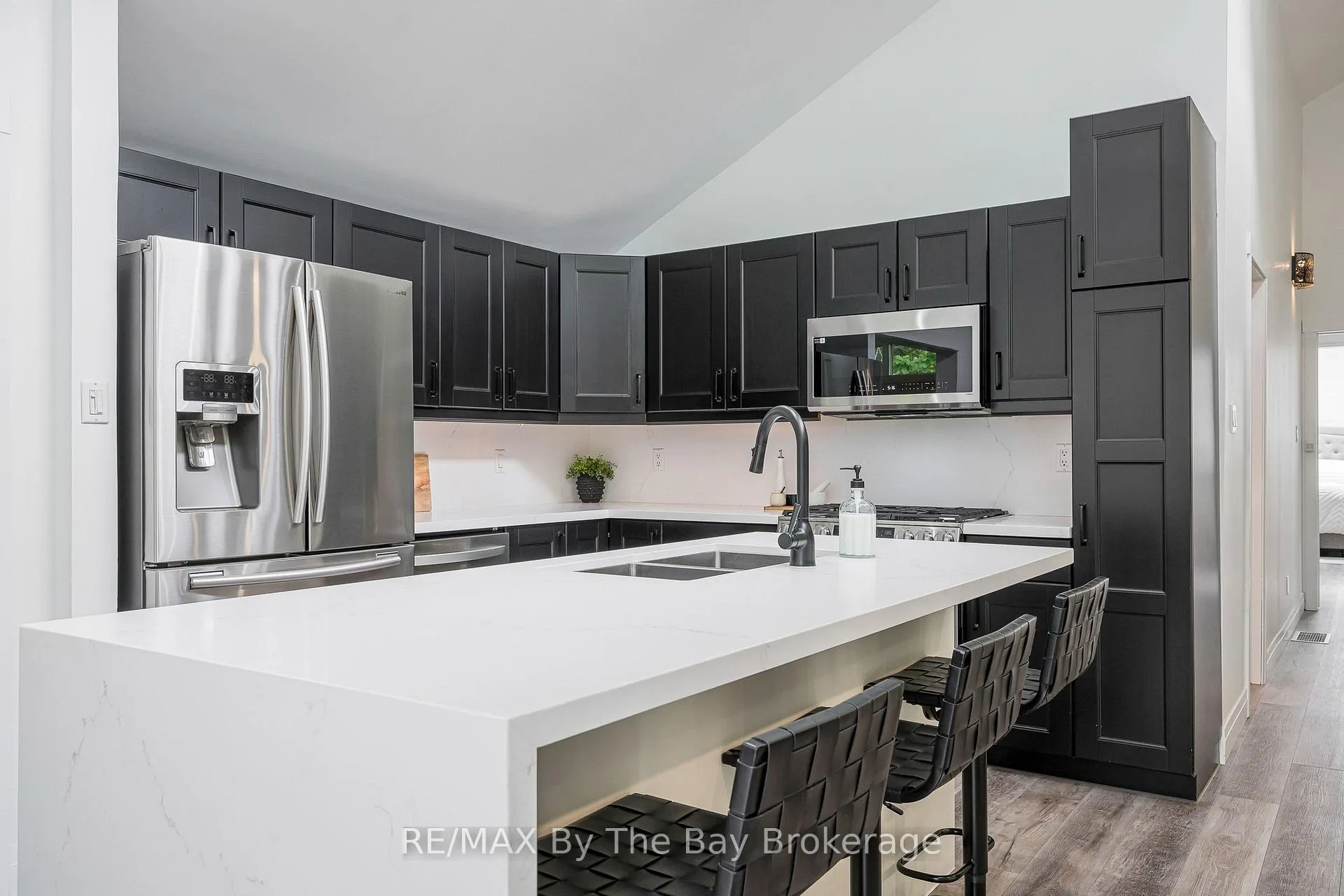 Photo 10 of 10 Birchwood Trail, Wasaga Beach — HOMEH
