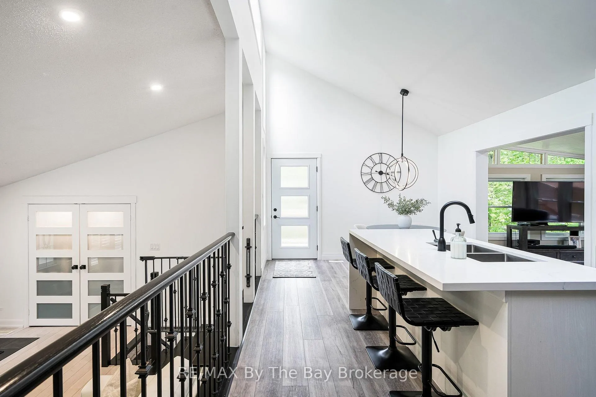 Photo 14 of 10 Birchwood Trail, Wasaga Beach — HOMEH