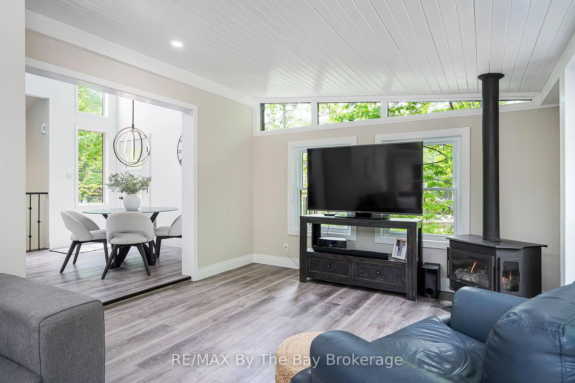 Photo 16 of 10 Birchwood Trail, Wasaga Beach — HOMEH