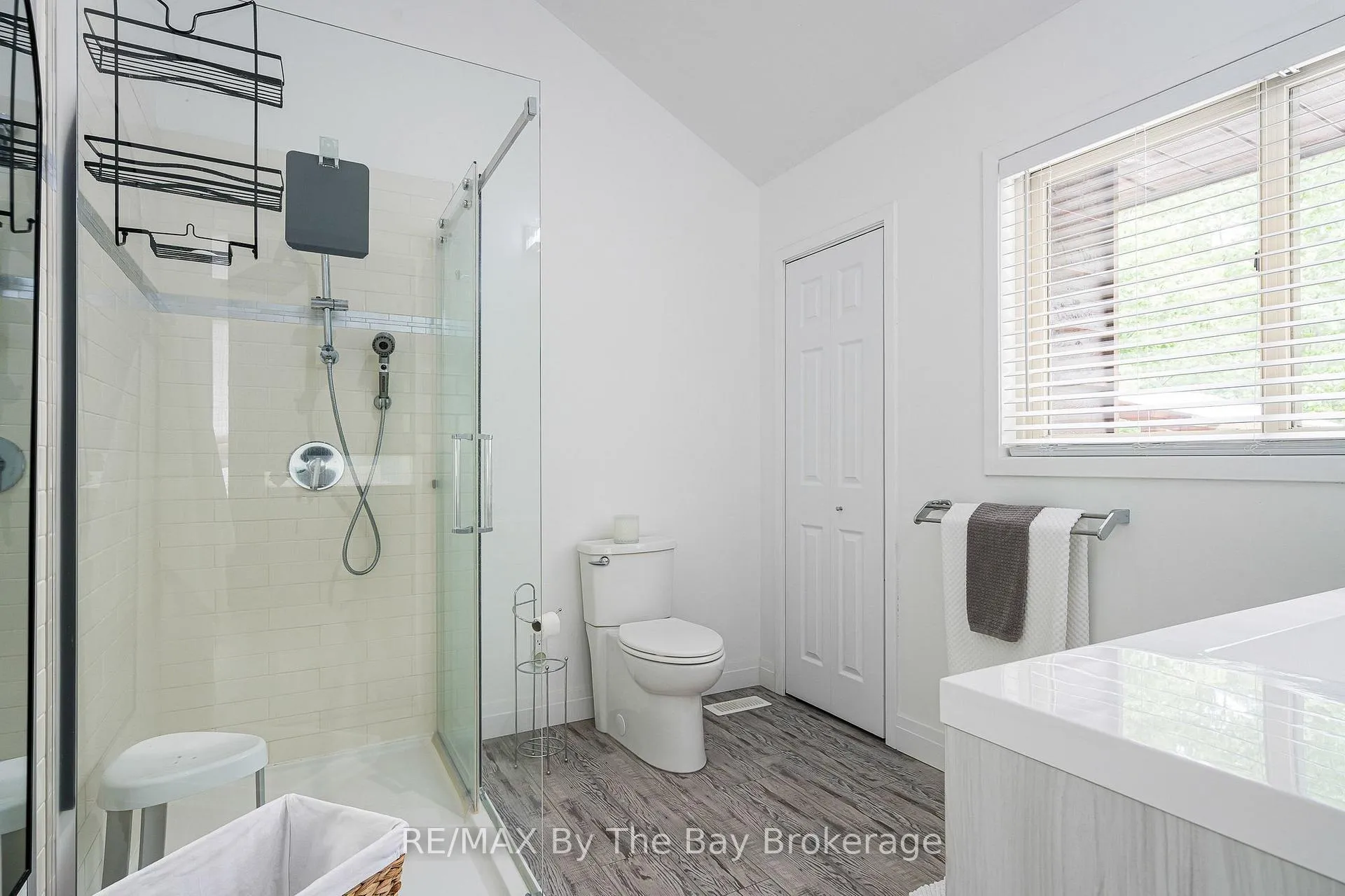 Photo 20 of 10 Birchwood Trail, Wasaga Beach — HOMEH