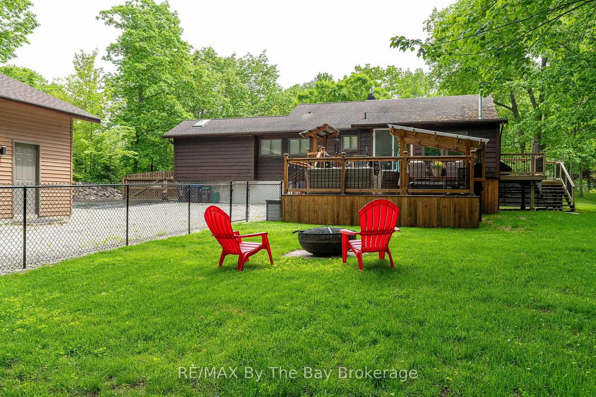 Photo 34 of 10 Birchwood Trail, Wasaga Beach — HOMEH