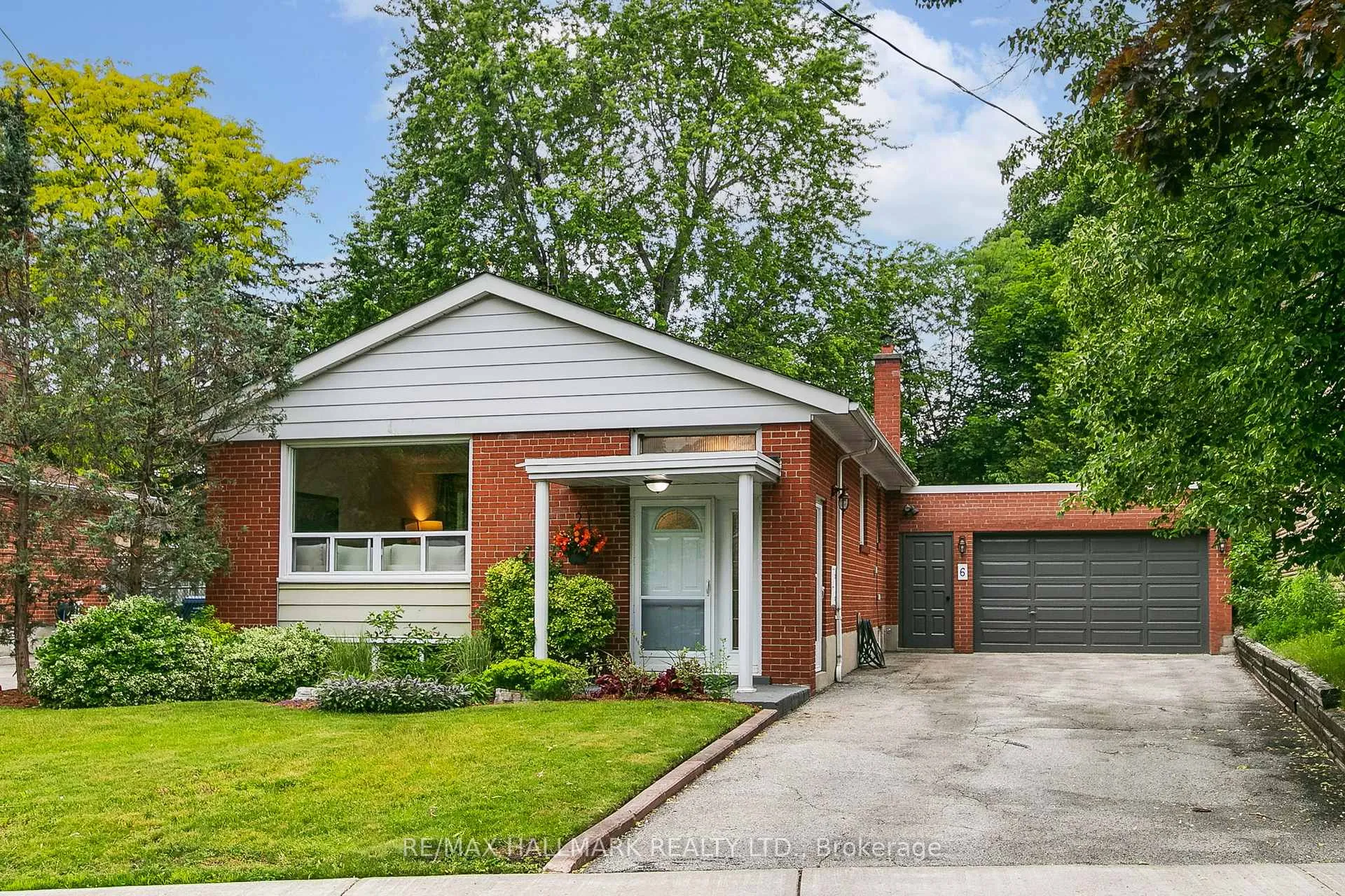 Front of 6 Suraty Avenue