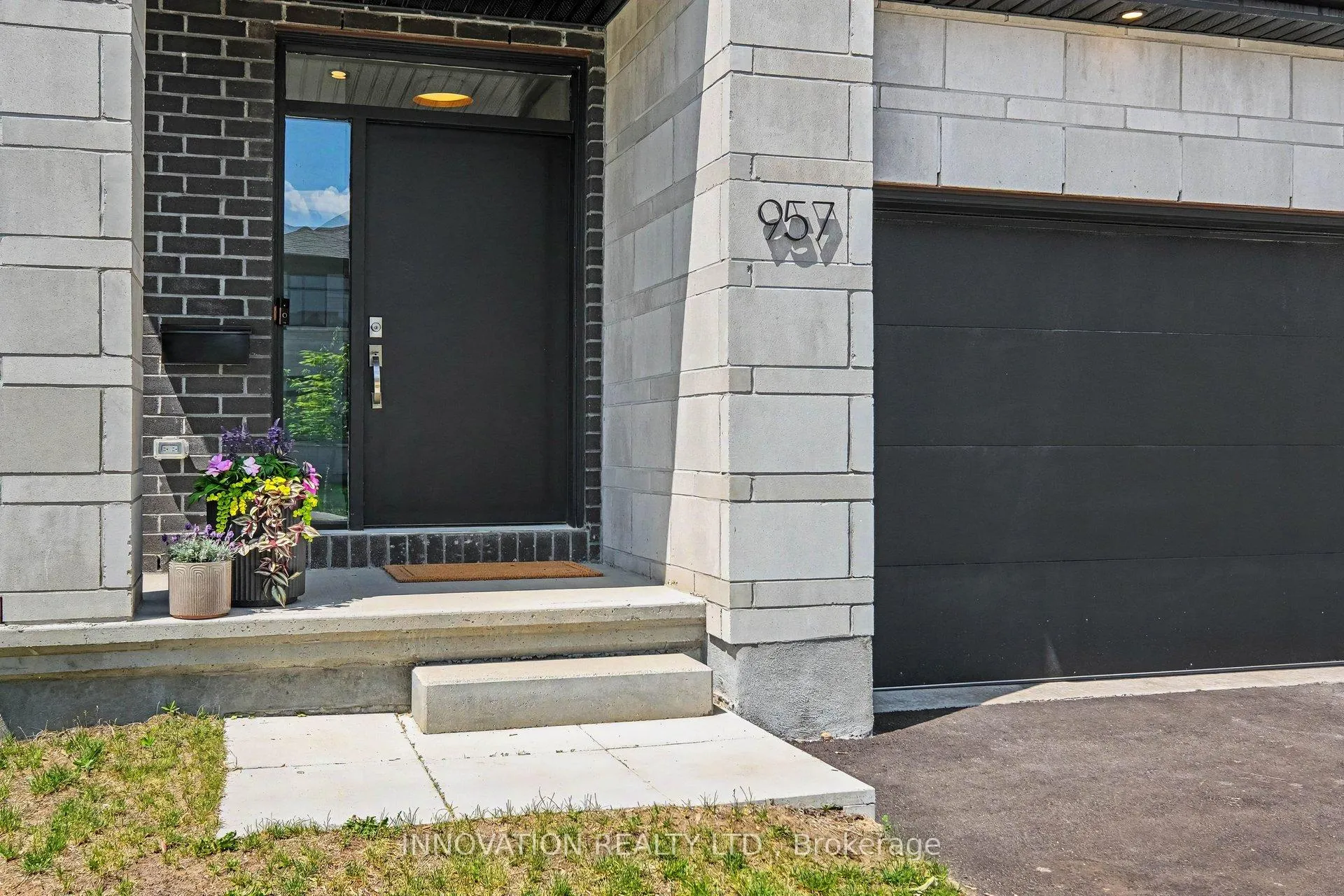 Photo 2 of 957 Atrium Ridge, Ottawa, Riverside South/Gloucester Glen — HOMEH