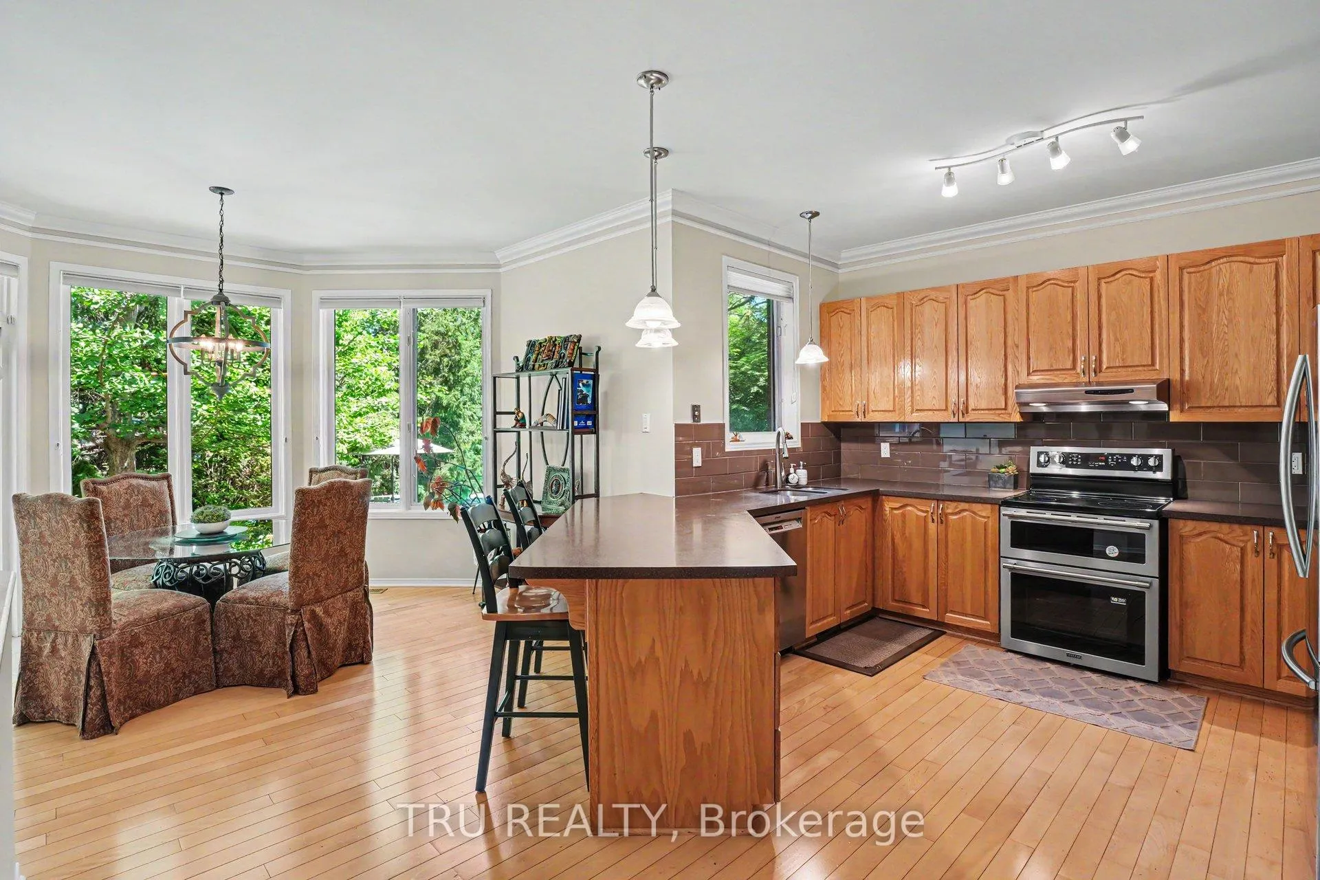 Photo 10 of 40 Cimarron Crescent, Ottawa, Centrepointe — HOMEH